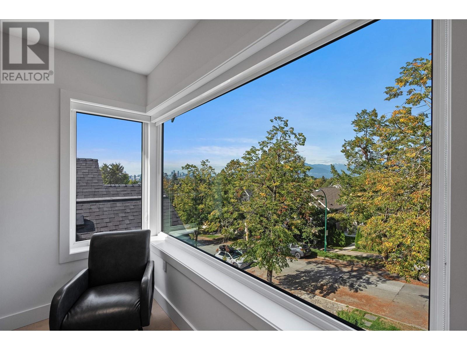 Listing Picture 38 of 40 : 2028 E 4TH AVENUE, Vancouver / 溫哥華 - 魯藝地產 Yvonne Lu Group - MLS Medallion Club Member