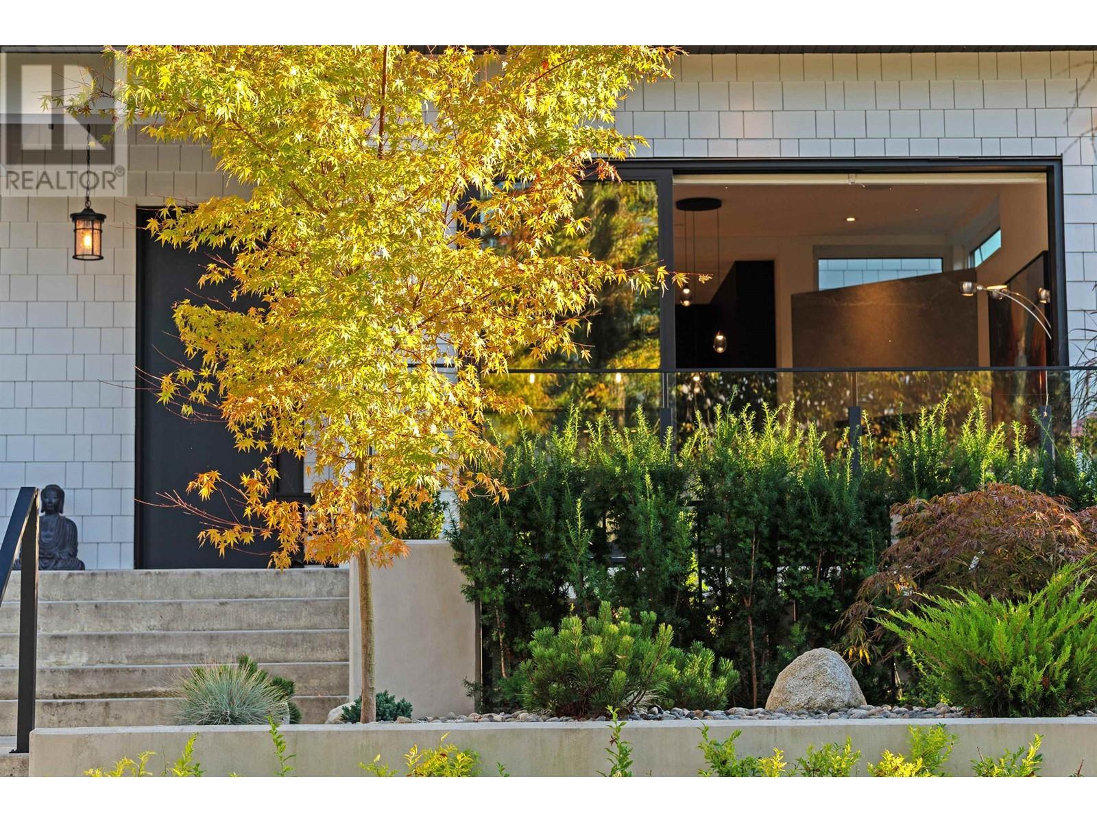 Listing Picture 6 of 40 : 2028 E 4TH AVENUE, Vancouver / 溫哥華 - 魯藝地產 Yvonne Lu Group - MLS Medallion Club Member