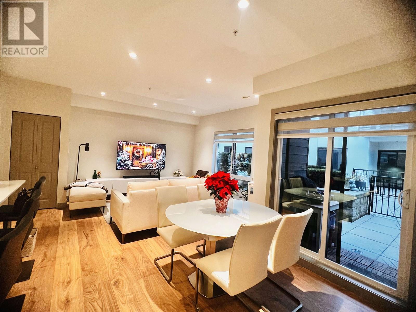 Listing Picture 3 of 8 : 206 6968 ROYAL OAK AVENUE, Burnaby / 本拿比 - 魯藝地產 Yvonne Lu Group - MLS Medallion Club Member