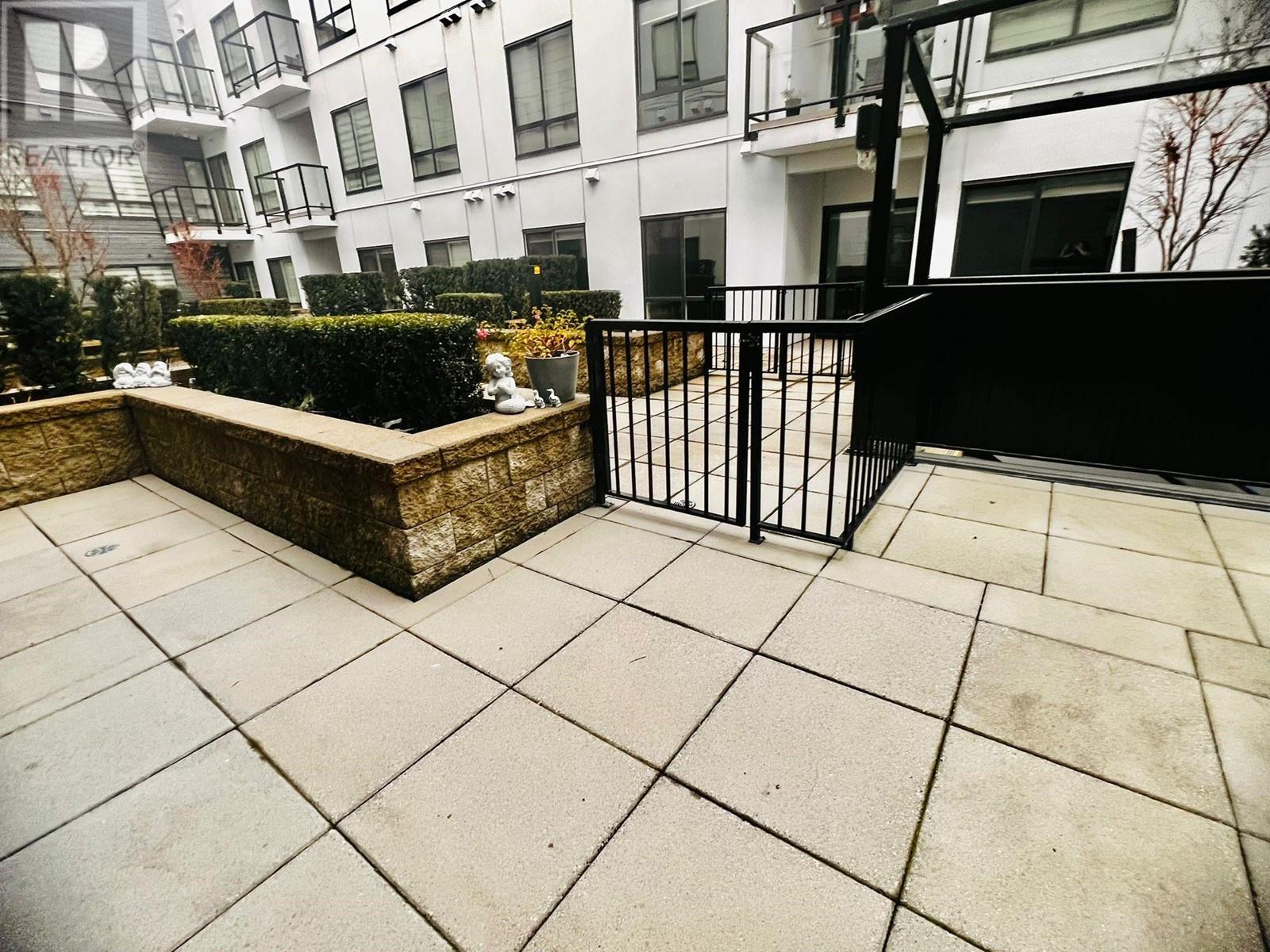 Listing Picture 5 of 8 : 206 6968 ROYAL OAK AVENUE, Burnaby / 本拿比 - 魯藝地產 Yvonne Lu Group - MLS Medallion Club Member
