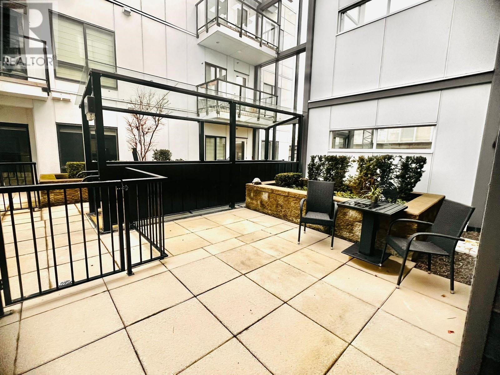 Listing Picture 6 of 8 : 206 6968 ROYAL OAK AVENUE, Burnaby / 本拿比 - 魯藝地產 Yvonne Lu Group - MLS Medallion Club Member