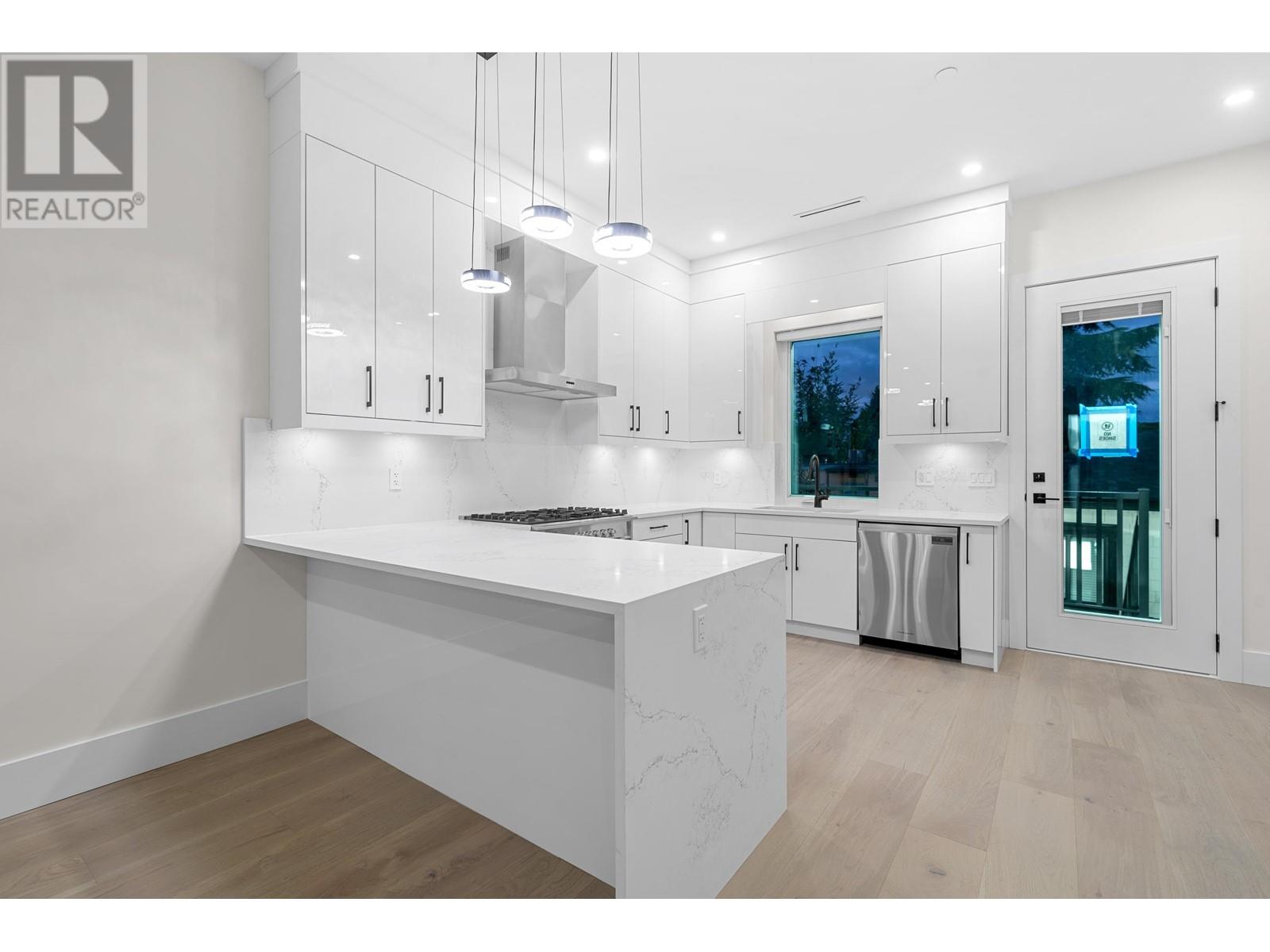 Listing Picture 10 of 40 : 2888 E 54TH AVENUE, Vancouver / 溫哥華 - 魯藝地產 Yvonne Lu Group - MLS Medallion Club Member