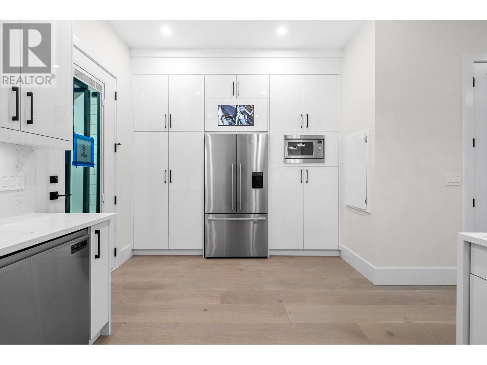 Listing Picture 12 of 40 : 2888 E 54TH AVENUE, Vancouver / 溫哥華 - 魯藝地產 Yvonne Lu Group - MLS Medallion Club Member