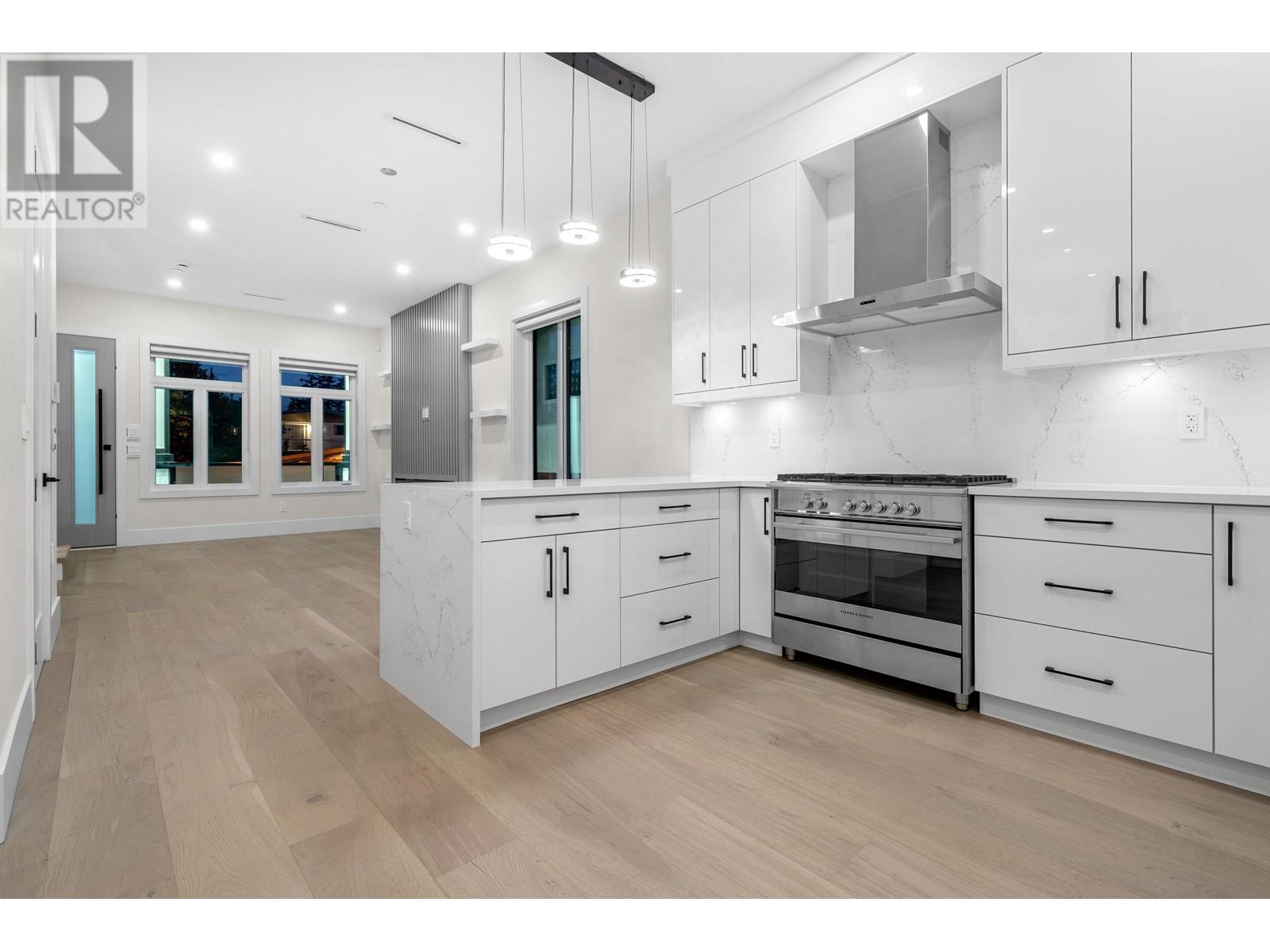 Listing Picture 13 of 40 : 2888 E 54TH AVENUE, Vancouver / 溫哥華 - 魯藝地產 Yvonne Lu Group - MLS Medallion Club Member