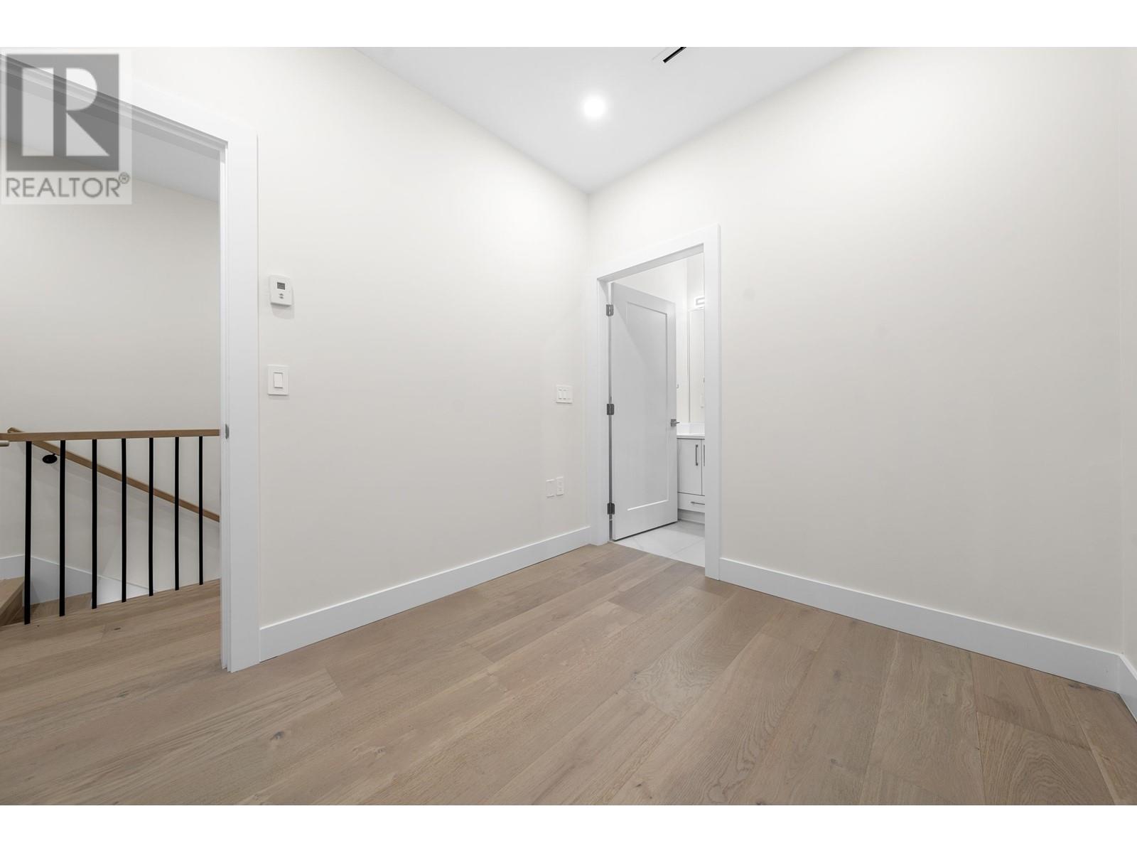 Listing Picture 18 of 40 : 2888 E 54TH AVENUE, Vancouver / 溫哥華 - 魯藝地產 Yvonne Lu Group - MLS Medallion Club Member