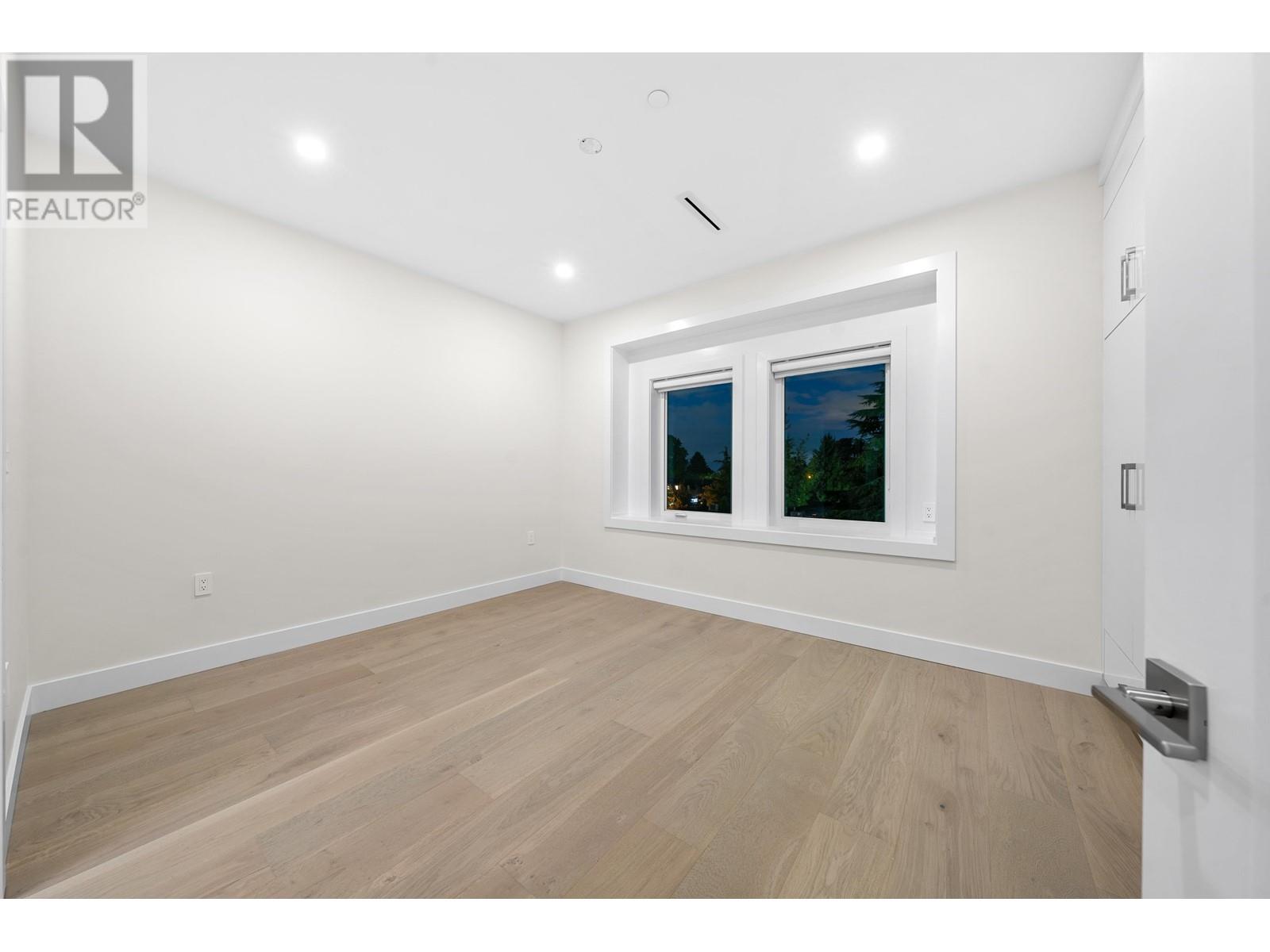 Listing Picture 20 of 40 : 2888 E 54TH AVENUE, Vancouver / 溫哥華 - 魯藝地產 Yvonne Lu Group - MLS Medallion Club Member