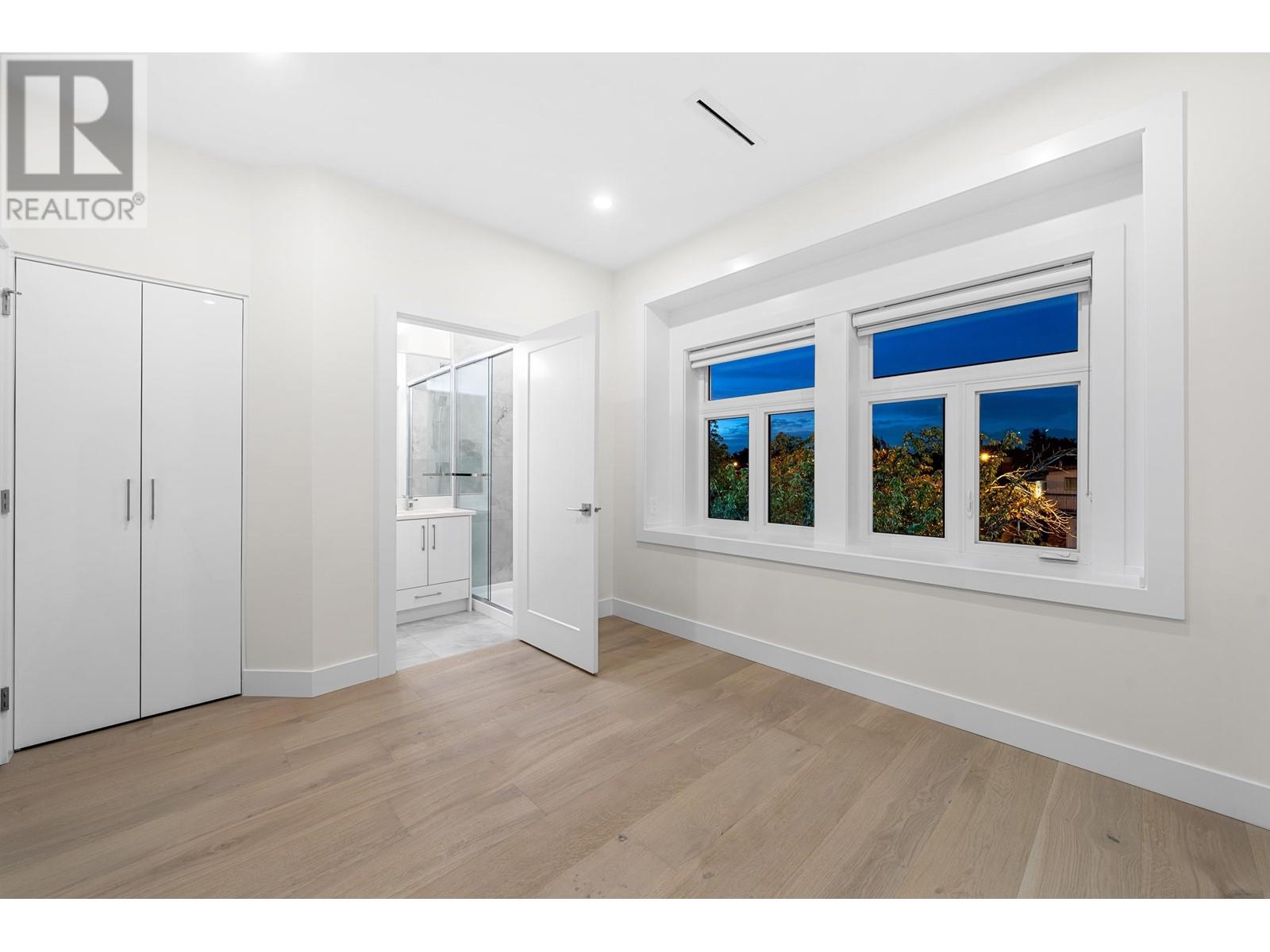 Listing Picture 23 of 40 : 2888 E 54TH AVENUE, Vancouver / 溫哥華 - 魯藝地產 Yvonne Lu Group - MLS Medallion Club Member