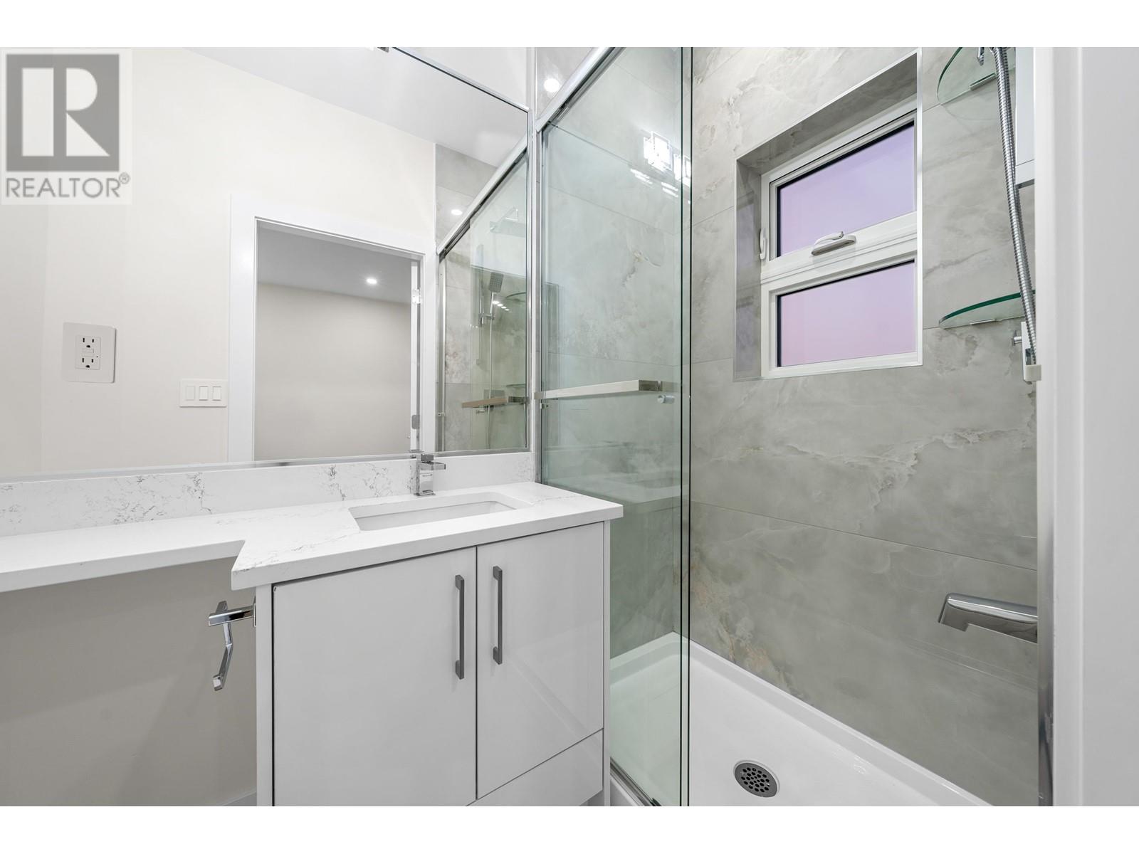 Listing Picture 27 of 40 : 2888 E 54TH AVENUE, Vancouver / 溫哥華 - 魯藝地產 Yvonne Lu Group - MLS Medallion Club Member