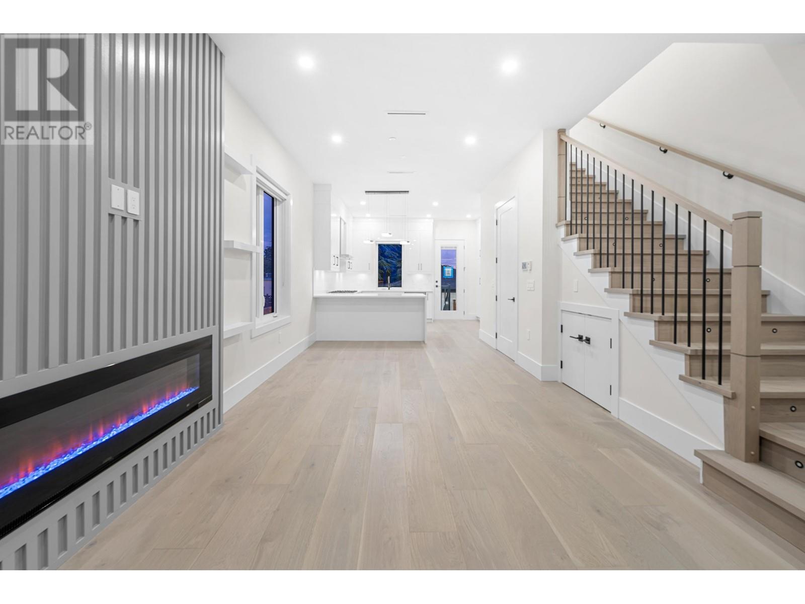 Listing Picture 4 of 40 : 2888 E 54TH AVENUE, Vancouver / 溫哥華 - 魯藝地產 Yvonne Lu Group - MLS Medallion Club Member