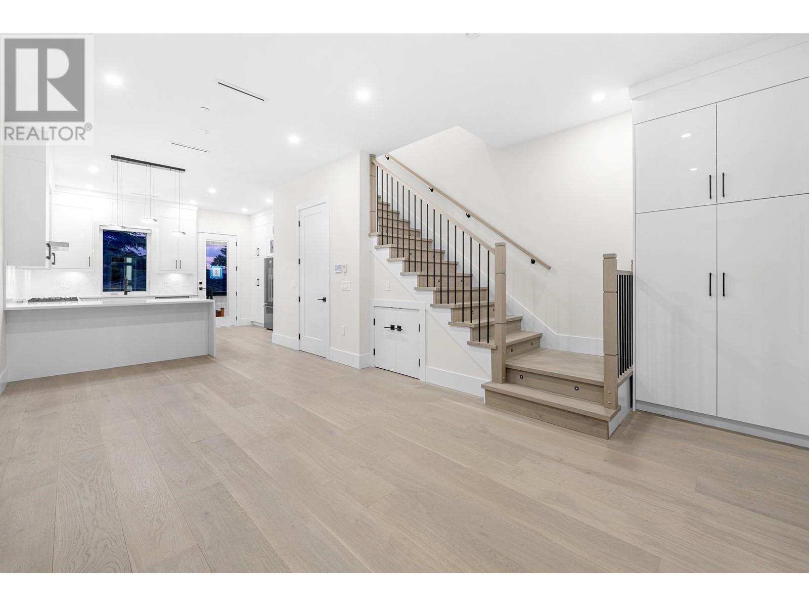 Listing Picture 7 of 40 : 2888 E 54TH AVENUE, Vancouver / 溫哥華 - 魯藝地產 Yvonne Lu Group - MLS Medallion Club Member