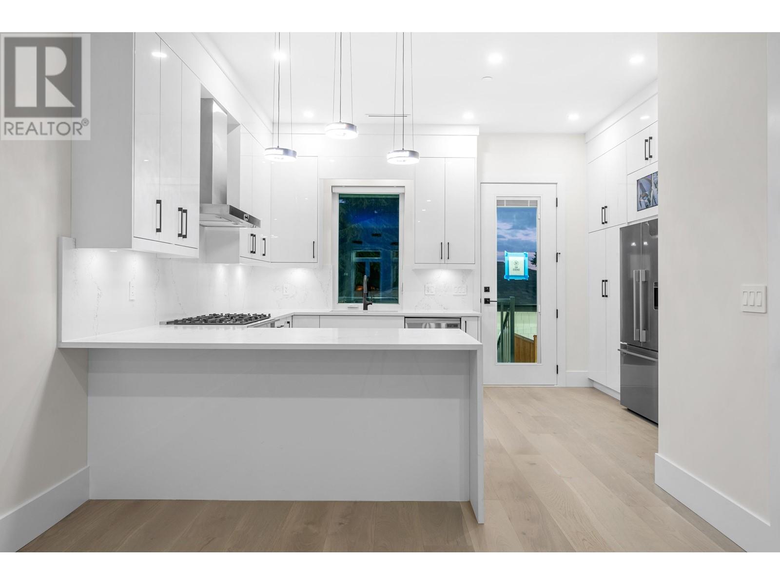 Listing Picture 9 of 40 : 2888 E 54TH AVENUE, Vancouver / 溫哥華 - 魯藝地產 Yvonne Lu Group - MLS Medallion Club Member