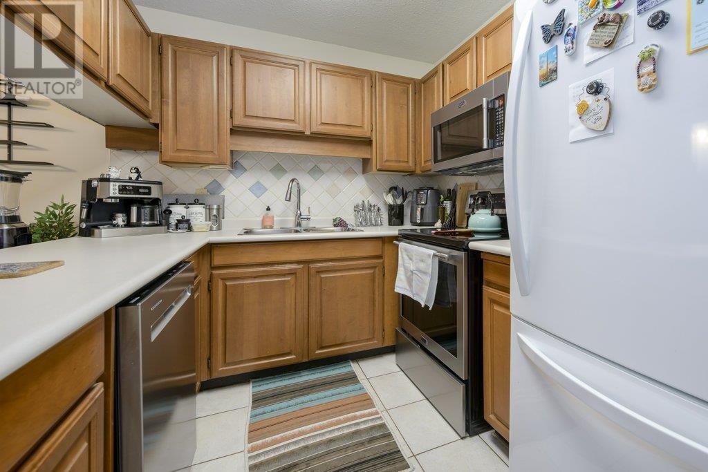 Listing Picture 10 of 31 : 9813 BELFRIAR DRIVE, Burnaby / 本拿比 - 魯藝地產 Yvonne Lu Group - MLS Medallion Club Member