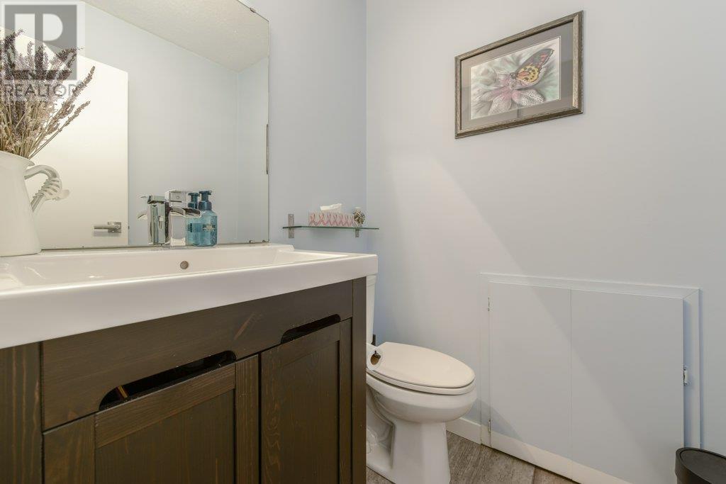 Listing Picture 12 of 31 : 9813 BELFRIAR DRIVE, Burnaby / 本拿比 - 魯藝地產 Yvonne Lu Group - MLS Medallion Club Member