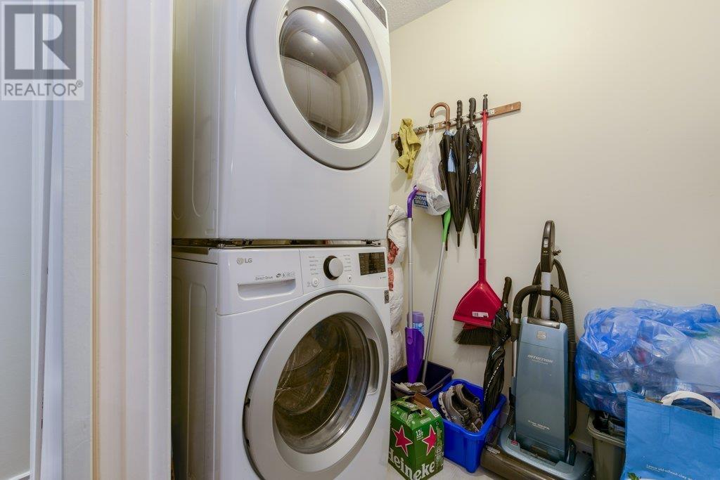 Listing Picture 13 of 31 : 9813 BELFRIAR DRIVE, Burnaby / 本拿比 - 魯藝地產 Yvonne Lu Group - MLS Medallion Club Member