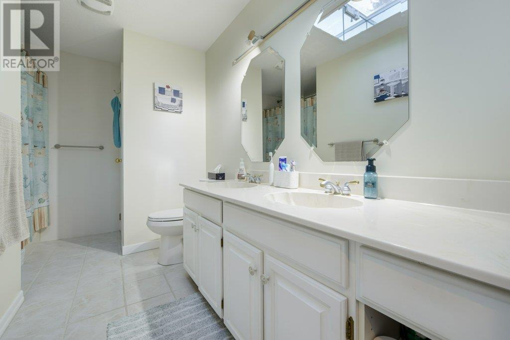 Listing Picture 16 of 31 : 9813 BELFRIAR DRIVE, Burnaby / 本拿比 - 魯藝地產 Yvonne Lu Group - MLS Medallion Club Member