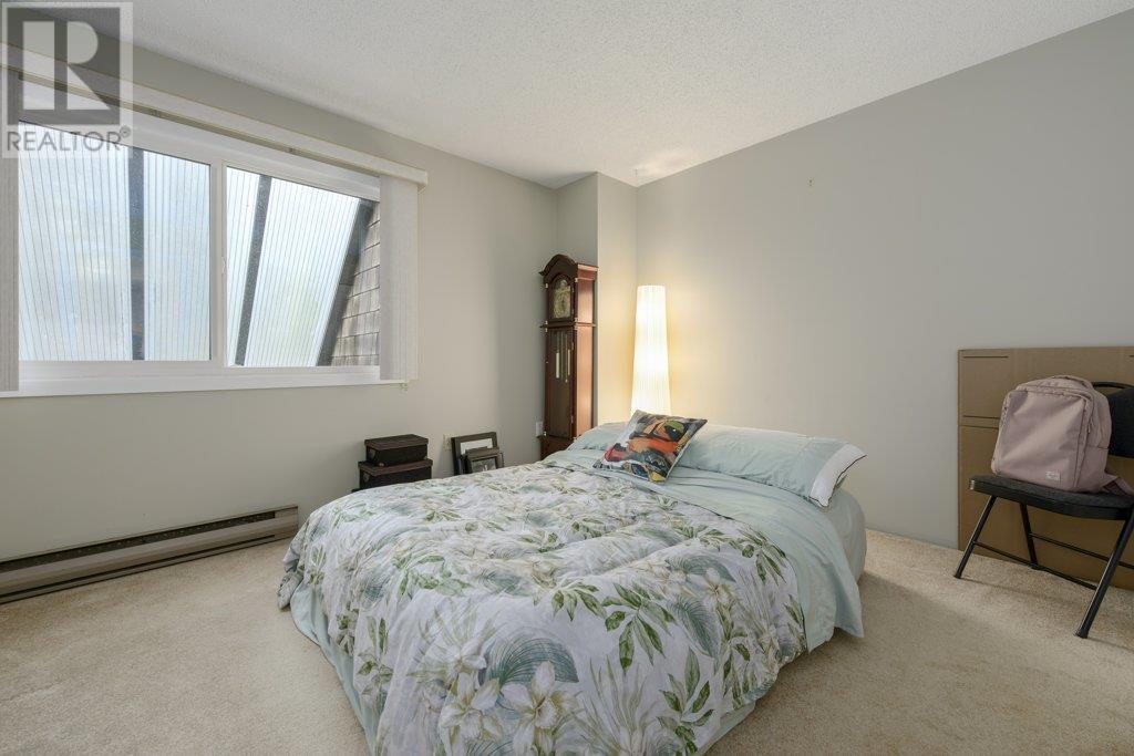 Listing Picture 17 of 31 : 9813 BELFRIAR DRIVE, Burnaby / 本拿比 - 魯藝地產 Yvonne Lu Group - MLS Medallion Club Member