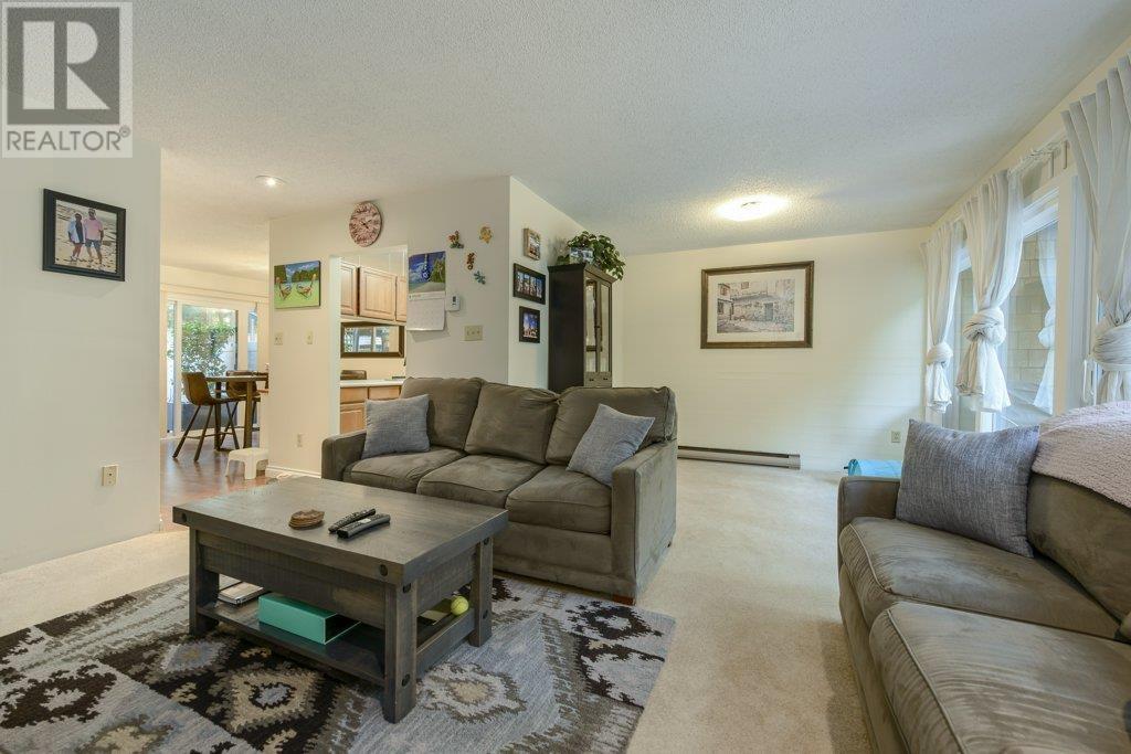 Listing Picture 2 of 31 : 9813 BELFRIAR DRIVE, Burnaby / 本拿比 - 魯藝地產 Yvonne Lu Group - MLS Medallion Club Member