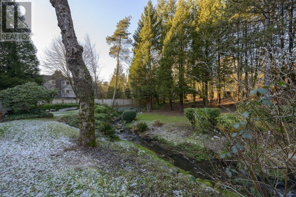 Listing Picture 25 of 31 : 9813 BELFRIAR DRIVE, Burnaby / 本拿比 - 魯藝地產 Yvonne Lu Group - MLS Medallion Club Member