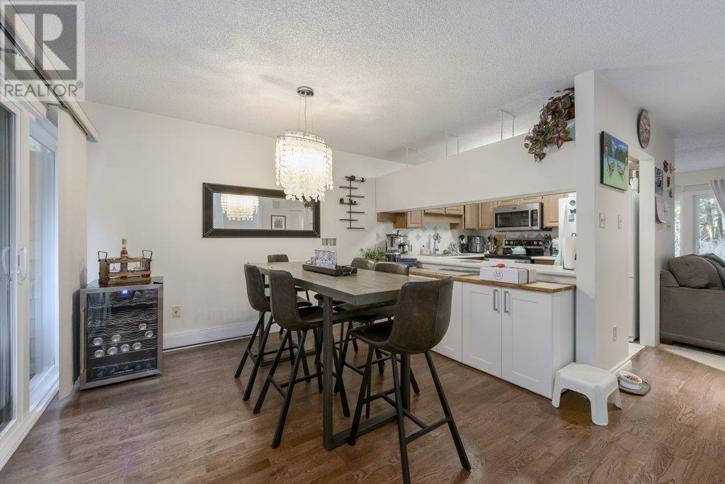 Listing Picture 7 of 31 : 9813 BELFRIAR DRIVE, Burnaby / 本拿比 - 魯藝地產 Yvonne Lu Group - MLS Medallion Club Member