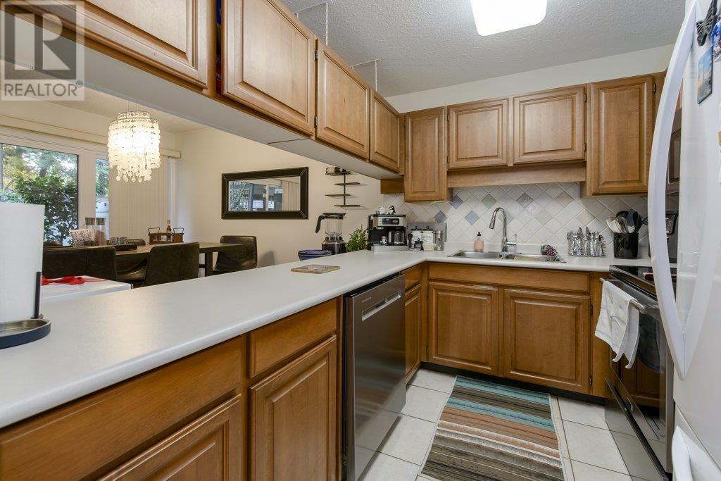Listing Picture 8 of 31 : 9813 BELFRIAR DRIVE, Burnaby / 本拿比 - 魯藝地產 Yvonne Lu Group - MLS Medallion Club Member