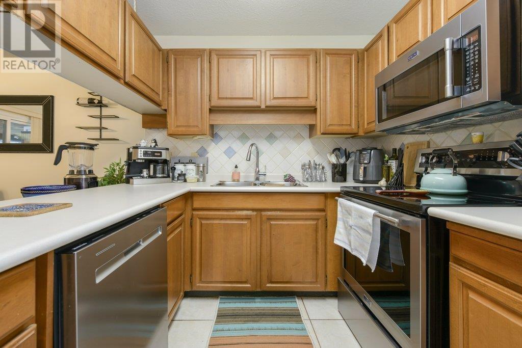 Listing Picture 9 of 31 : 9813 BELFRIAR DRIVE, Burnaby / 本拿比 - 魯藝地產 Yvonne Lu Group - MLS Medallion Club Member