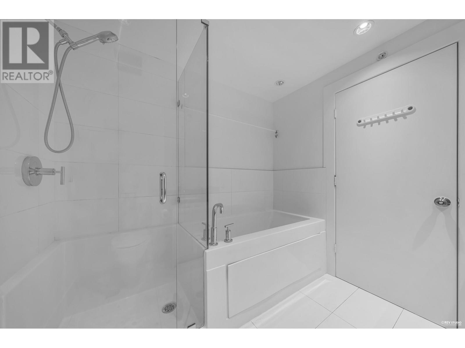 1206 3008 Glen Drive, Coquitlam, British Columbia  V3B 0J5 - Photo 17 - R2961710