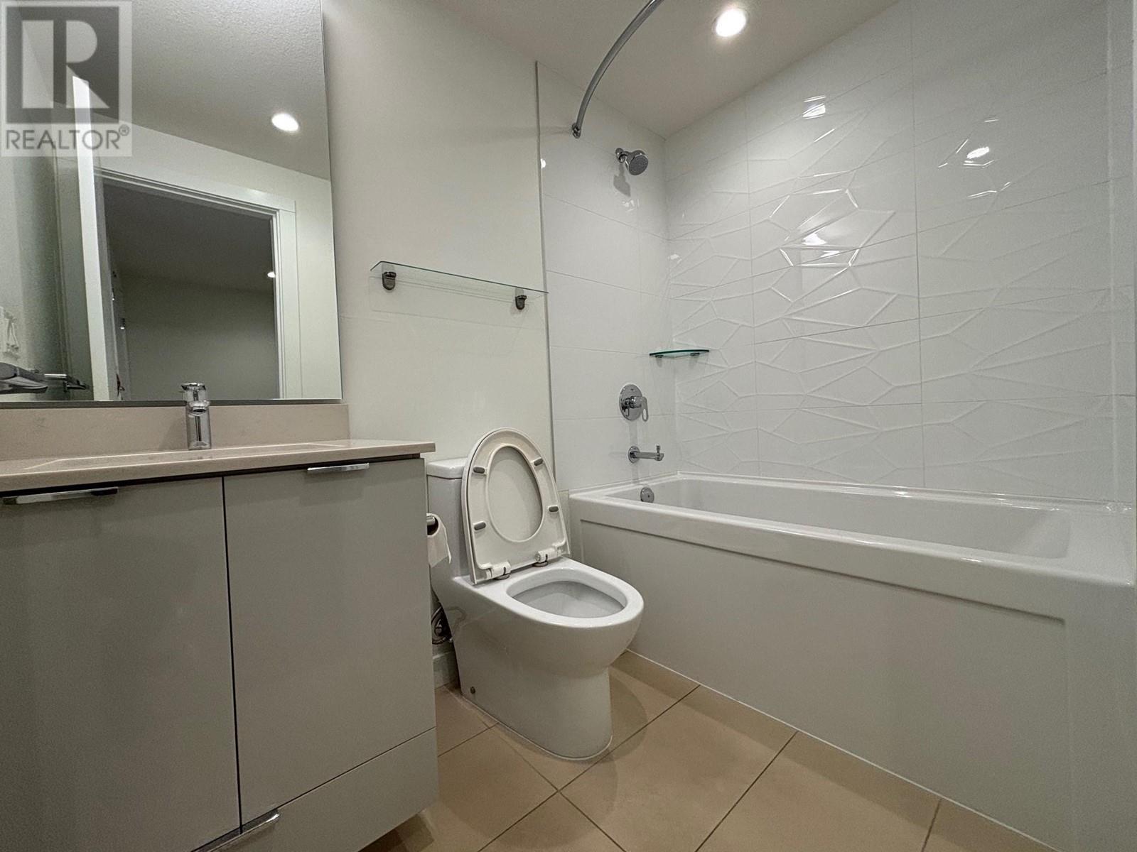 121 108 E 8th Street, North Vancouver, British Columbia  V7L 0H1 - Photo 10 - R2962129