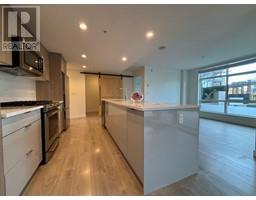 121 108 E 8TH STREET, North Vancouver, British Columbia