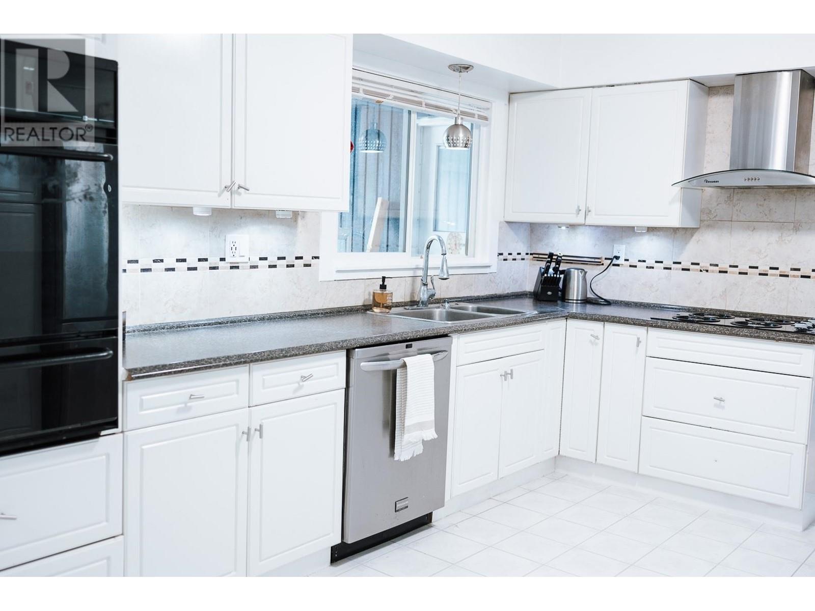 Property at 1300 BABINE CRESCENT image 5
