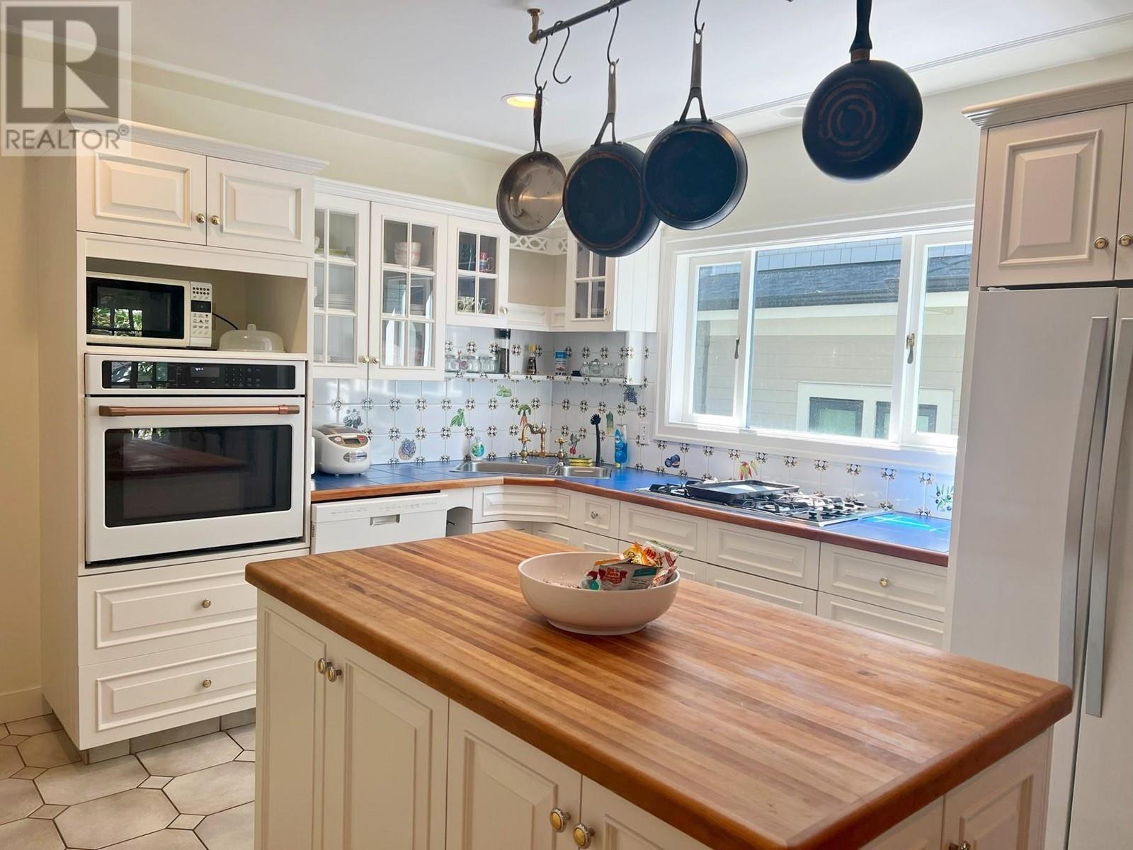 Listing Picture 5 of 21 : 3075 W 36TH AVENUE, Vancouver / 溫哥華 - 魯藝地產 Yvonne Lu Group - MLS Medallion Club Member