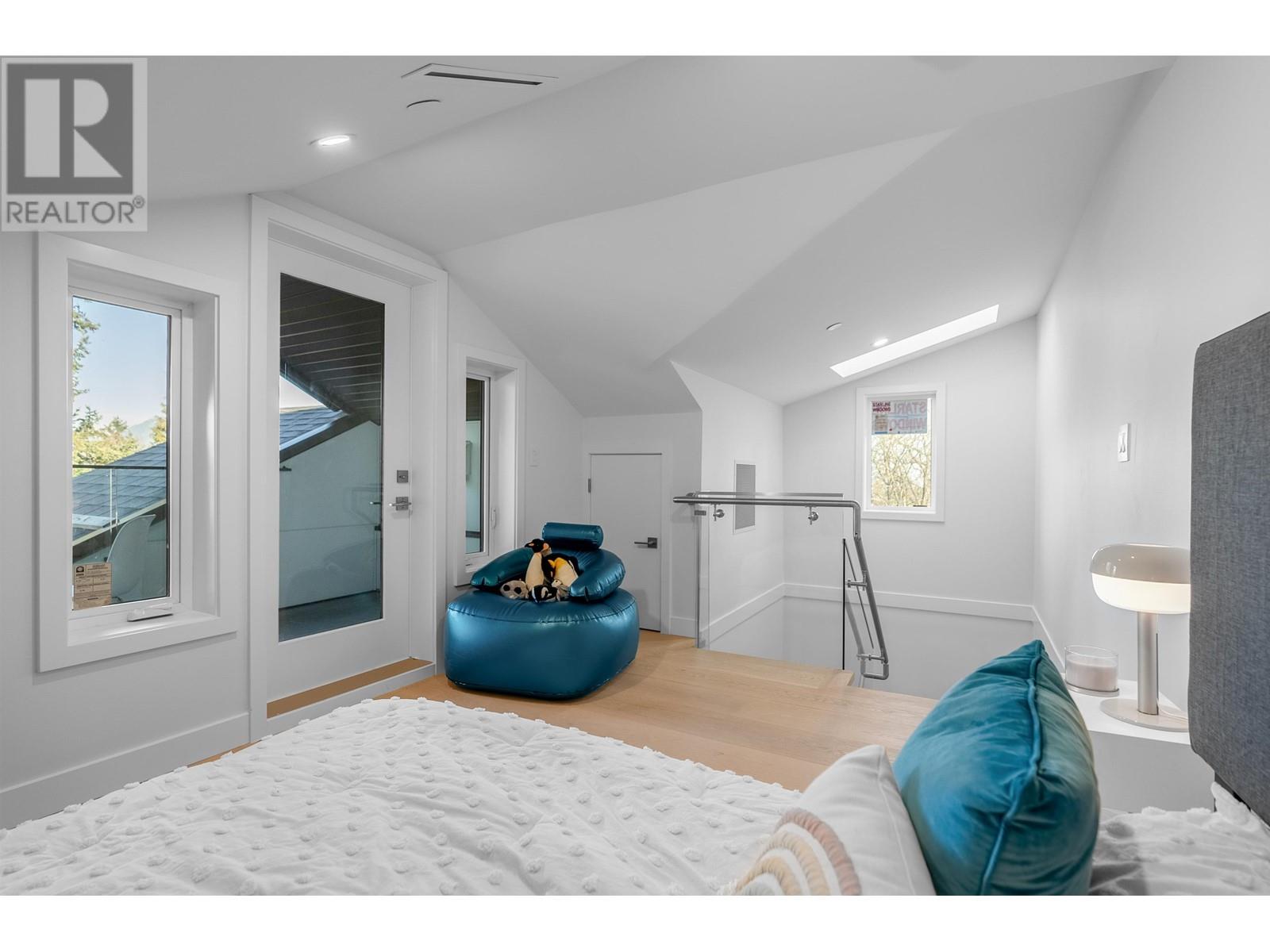 Listing Picture 11 of 40 : 2 4215 W 13TH AVENUE, Vancouver / 溫哥華 - 魯藝地產 Yvonne Lu Group - MLS Medallion Club Member