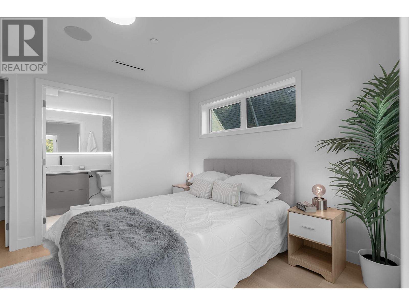 Listing Picture 16 of 40 : 2 4215 W 13TH AVENUE, Vancouver / 溫哥華 - 魯藝地產 Yvonne Lu Group - MLS Medallion Club Member