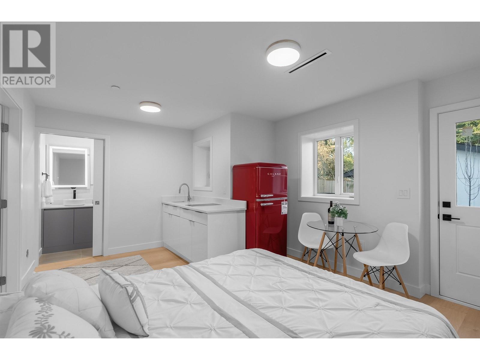 Listing Picture 28 of 40 : 2 4215 W 13TH AVENUE, Vancouver / 溫哥華 - 魯藝地產 Yvonne Lu Group - MLS Medallion Club Member