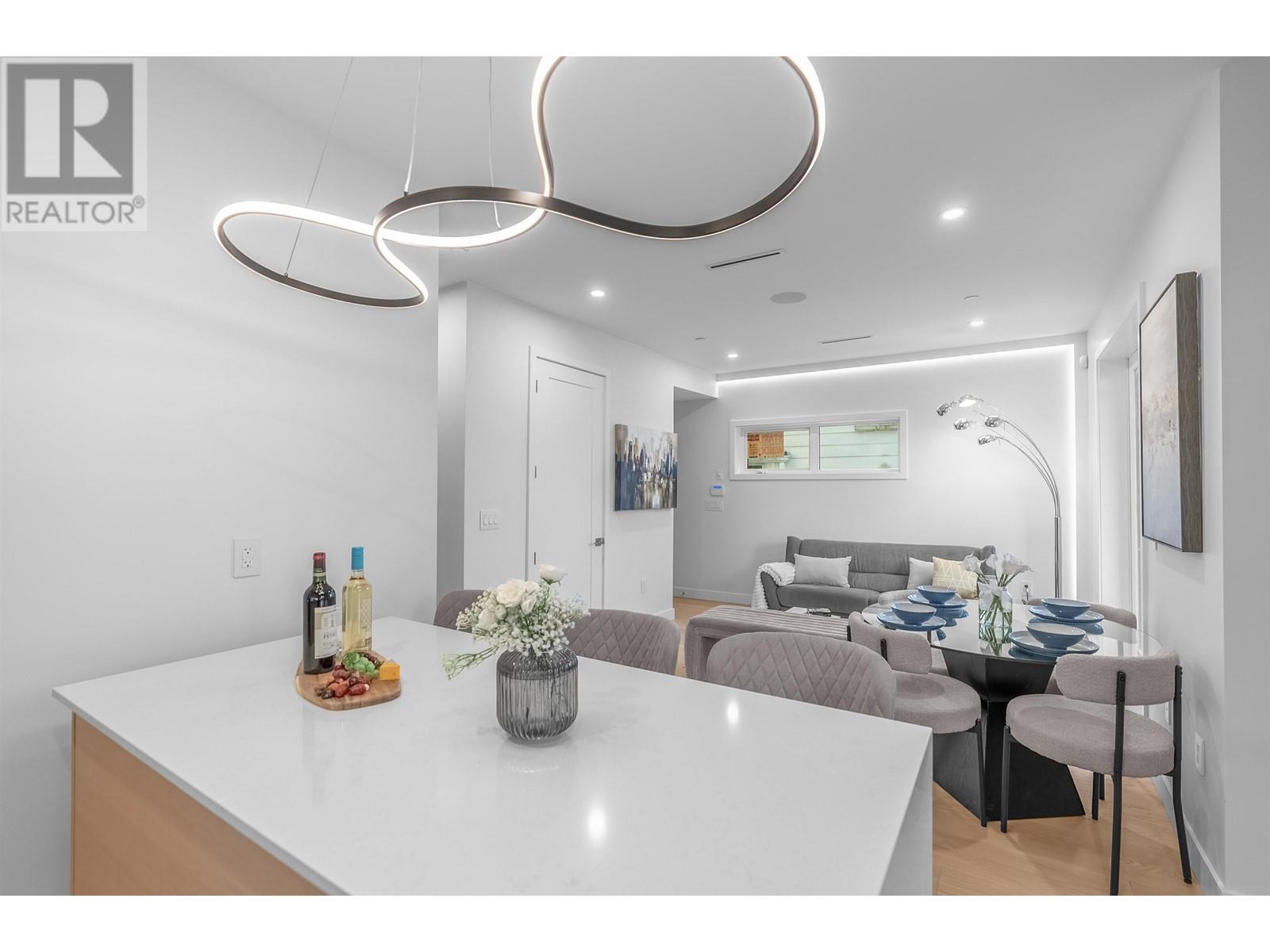 Listing Picture 33 of 40 : 2 4215 W 13TH AVENUE, Vancouver / 溫哥華 - 魯藝地產 Yvonne Lu Group - MLS Medallion Club Member