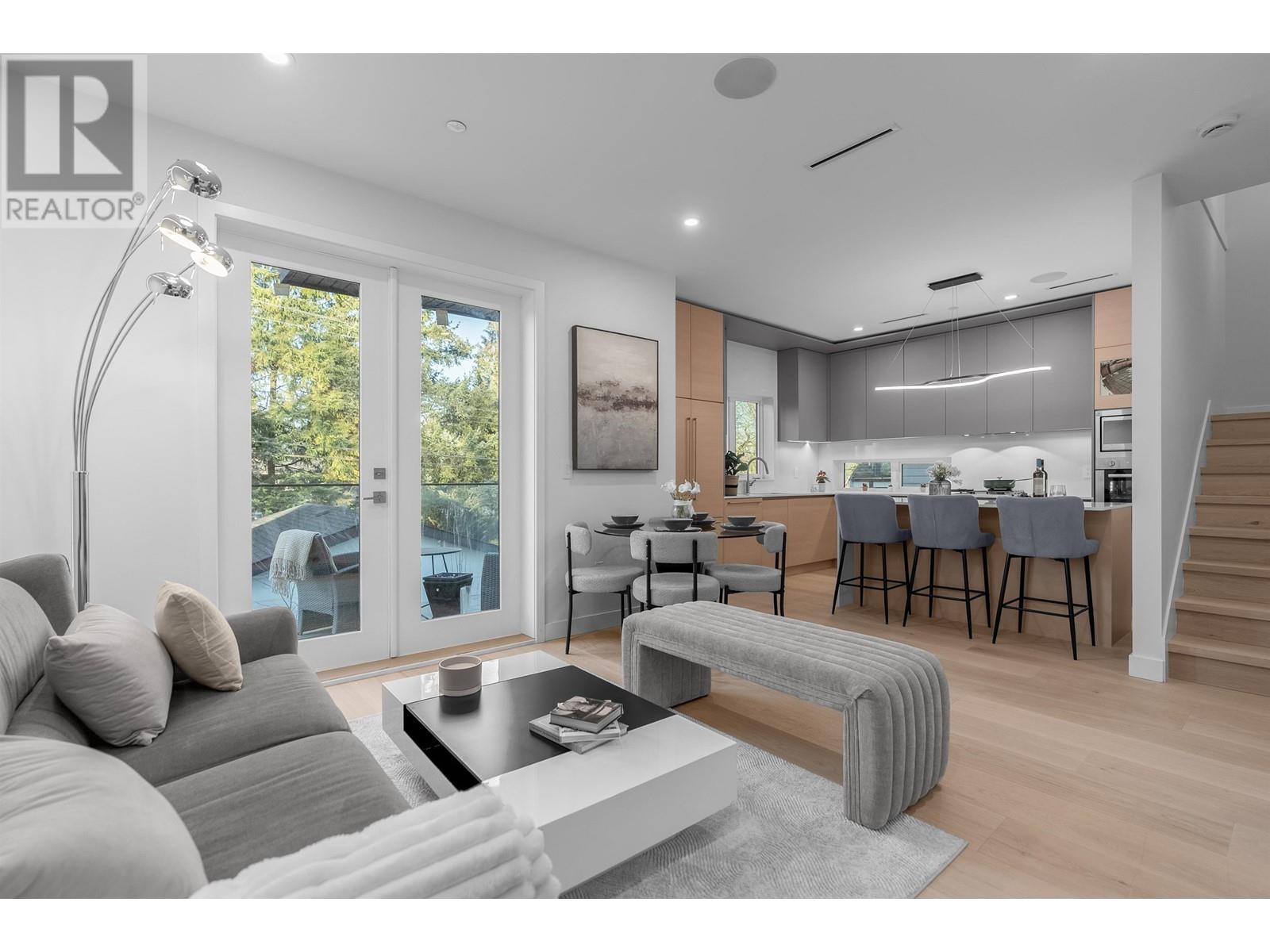 Listing Picture 3 of 40 : 2 4215 W 13TH AVENUE, Vancouver / 溫哥華 - 魯藝地產 Yvonne Lu Group - MLS Medallion Club Member