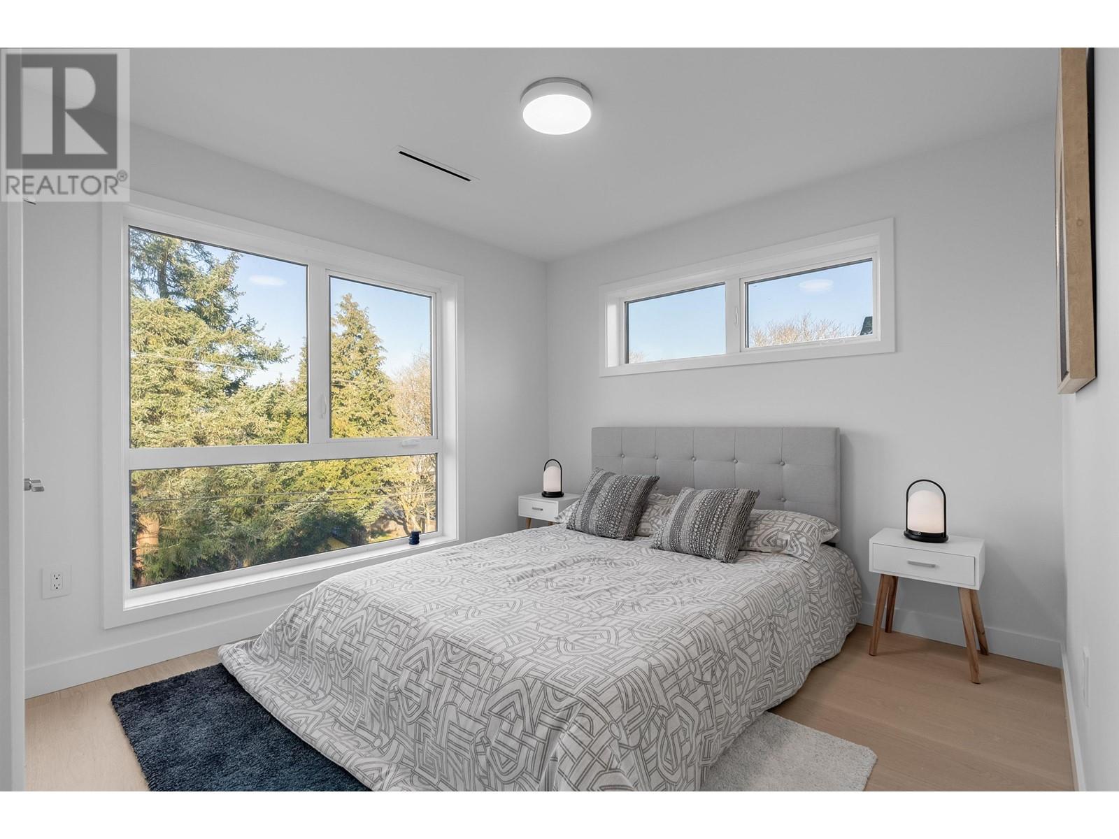 Listing Picture 24 of 40 : 2 4215 W 13TH AVENUE, Vancouver / 溫哥華 - 魯藝地產 Yvonne Lu Group - MLS Medallion Club Member