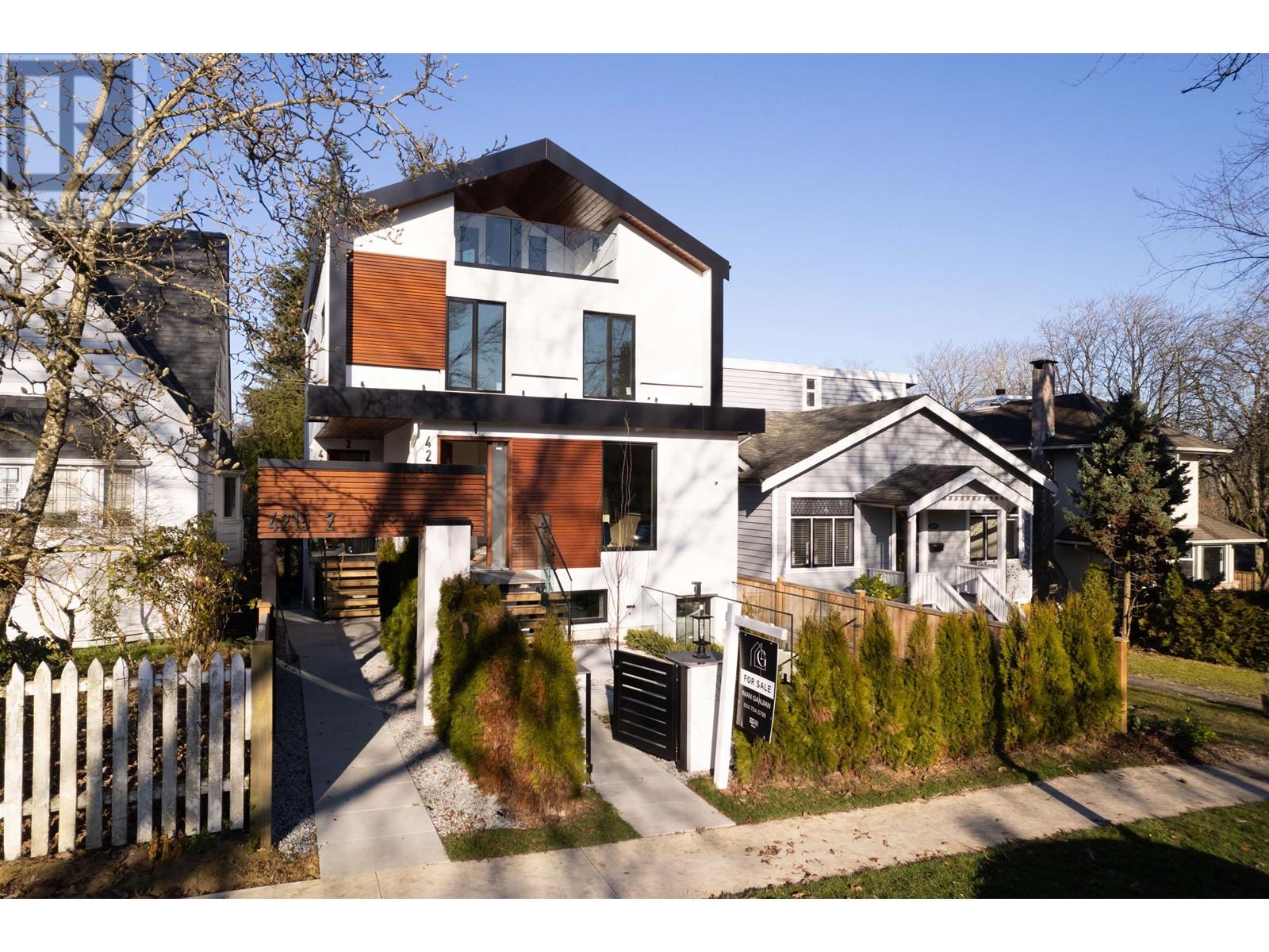 2 4215 W 13TH AVENUE, Vancouver