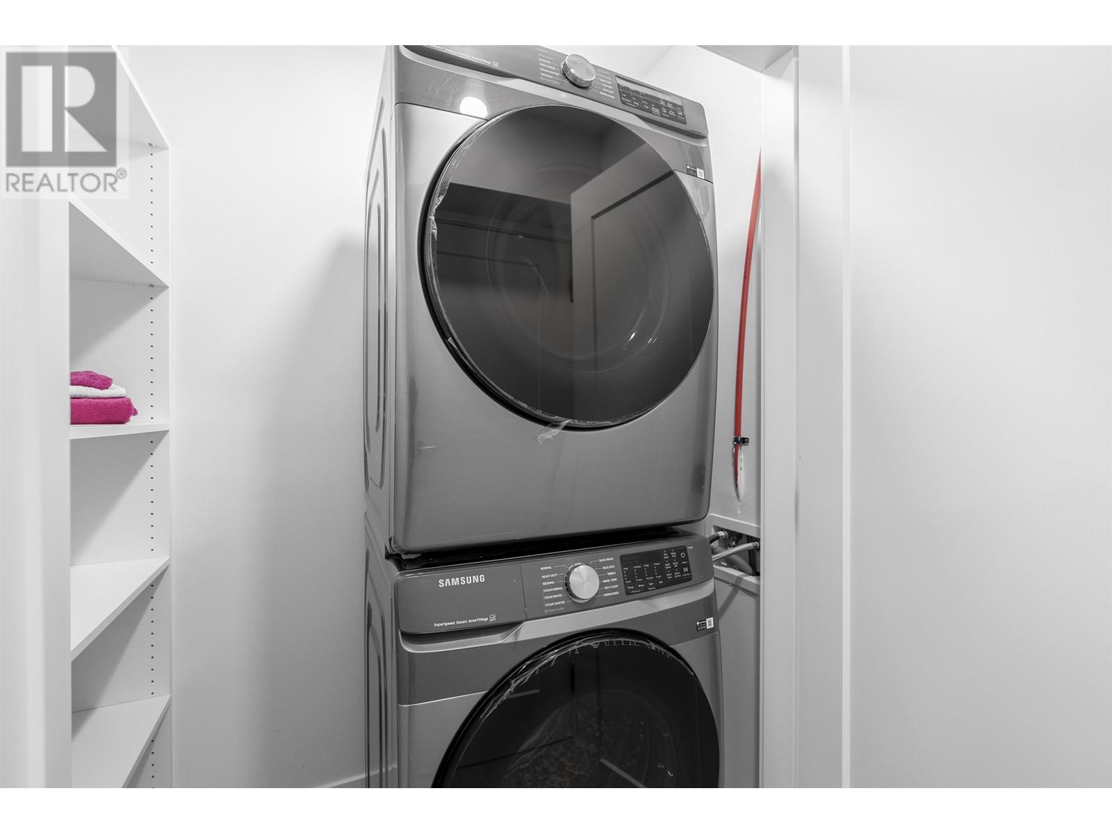 Listing Picture 32 of 40 : 2 4215 W 13TH AVENUE, Vancouver / 溫哥華 - 魯藝地產 Yvonne Lu Group - MLS Medallion Club Member