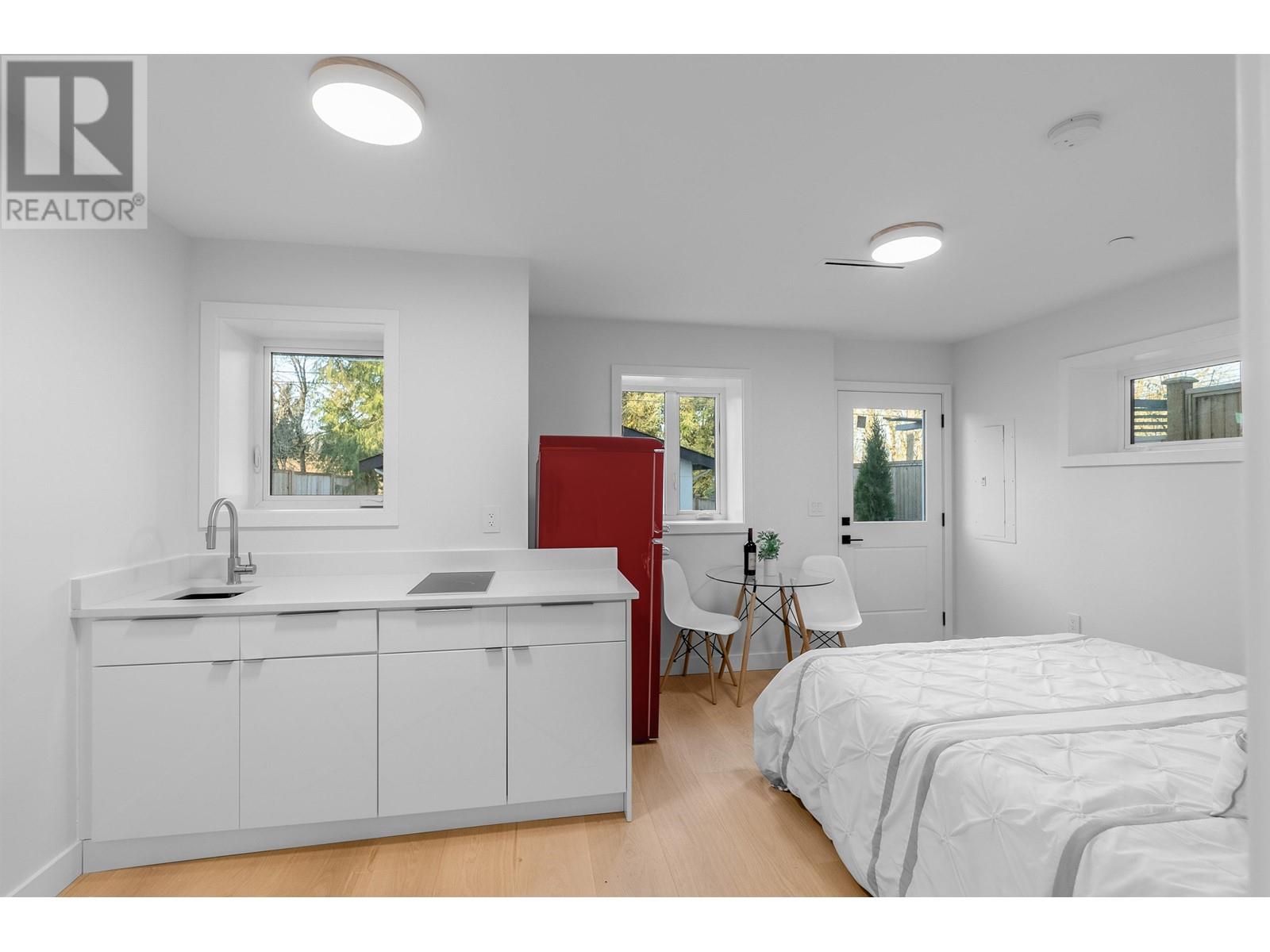 Listing Picture 27 of 40 : 2 4215 W 13TH AVENUE, Vancouver / 溫哥華 - 魯藝地產 Yvonne Lu Group - MLS Medallion Club Member