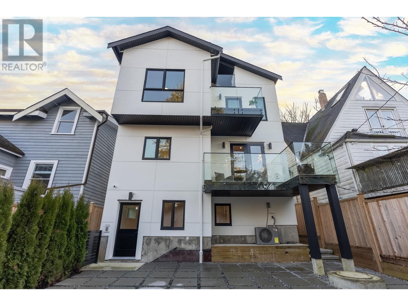Listing Picture 40 of 40 : 2 4215 W 13TH AVENUE, Vancouver / 溫哥華 - 魯藝地產 Yvonne Lu Group - MLS Medallion Club Member