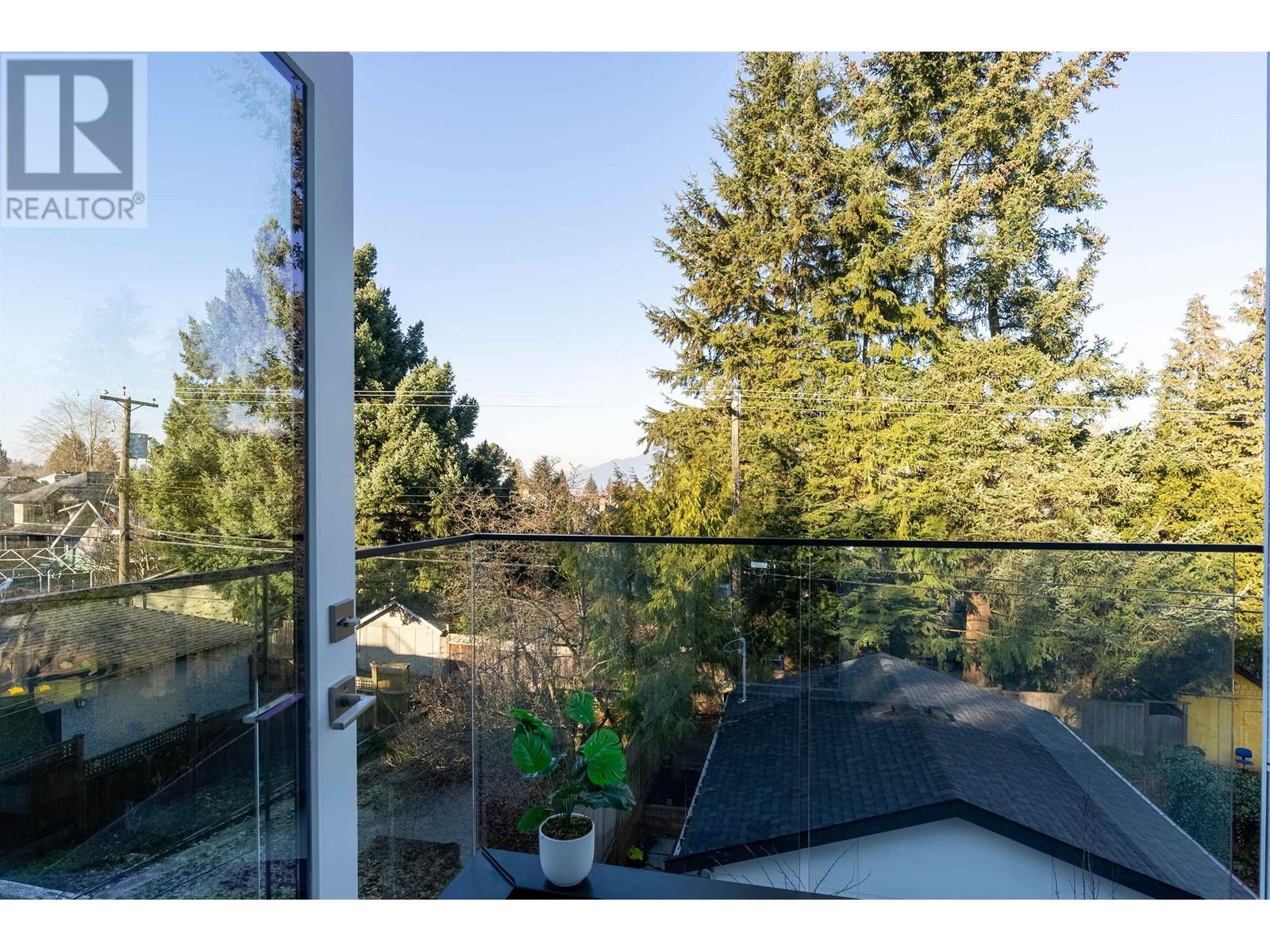 Listing Picture 10 of 40 : 2 4215 W 13TH AVENUE, Vancouver / 溫哥華 - 魯藝地產 Yvonne Lu Group - MLS Medallion Club Member