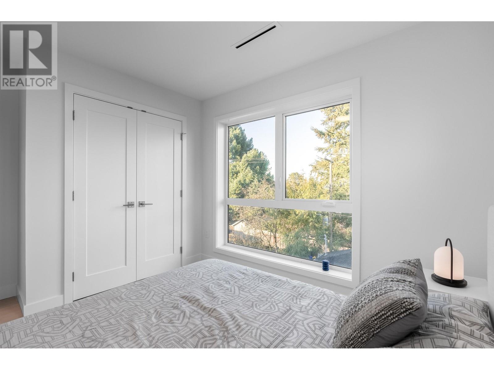 Listing Picture 25 of 40 : 2 4215 W 13TH AVENUE, Vancouver / 溫哥華 - 魯藝地產 Yvonne Lu Group - MLS Medallion Club Member