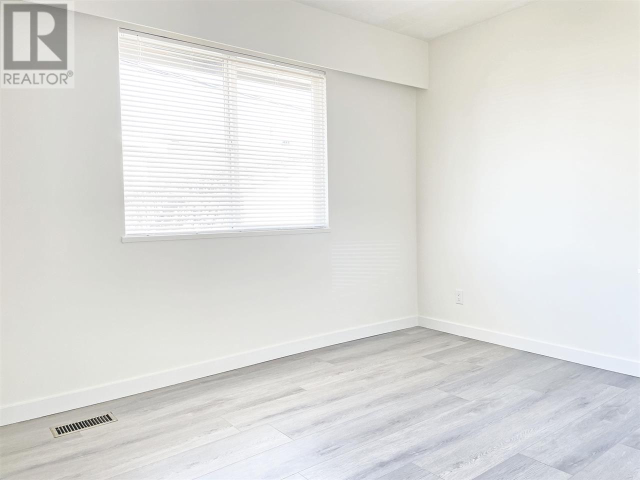 5854 Burns Place, Burnaby, British Columbia  V5H 1X1 - Photo 10 - R2962343