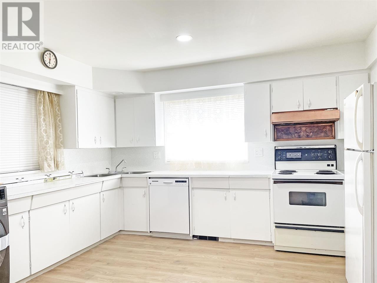 5854 Burns Place, Burnaby, British Columbia  V5H 1X1 - Photo 6 - R2962343