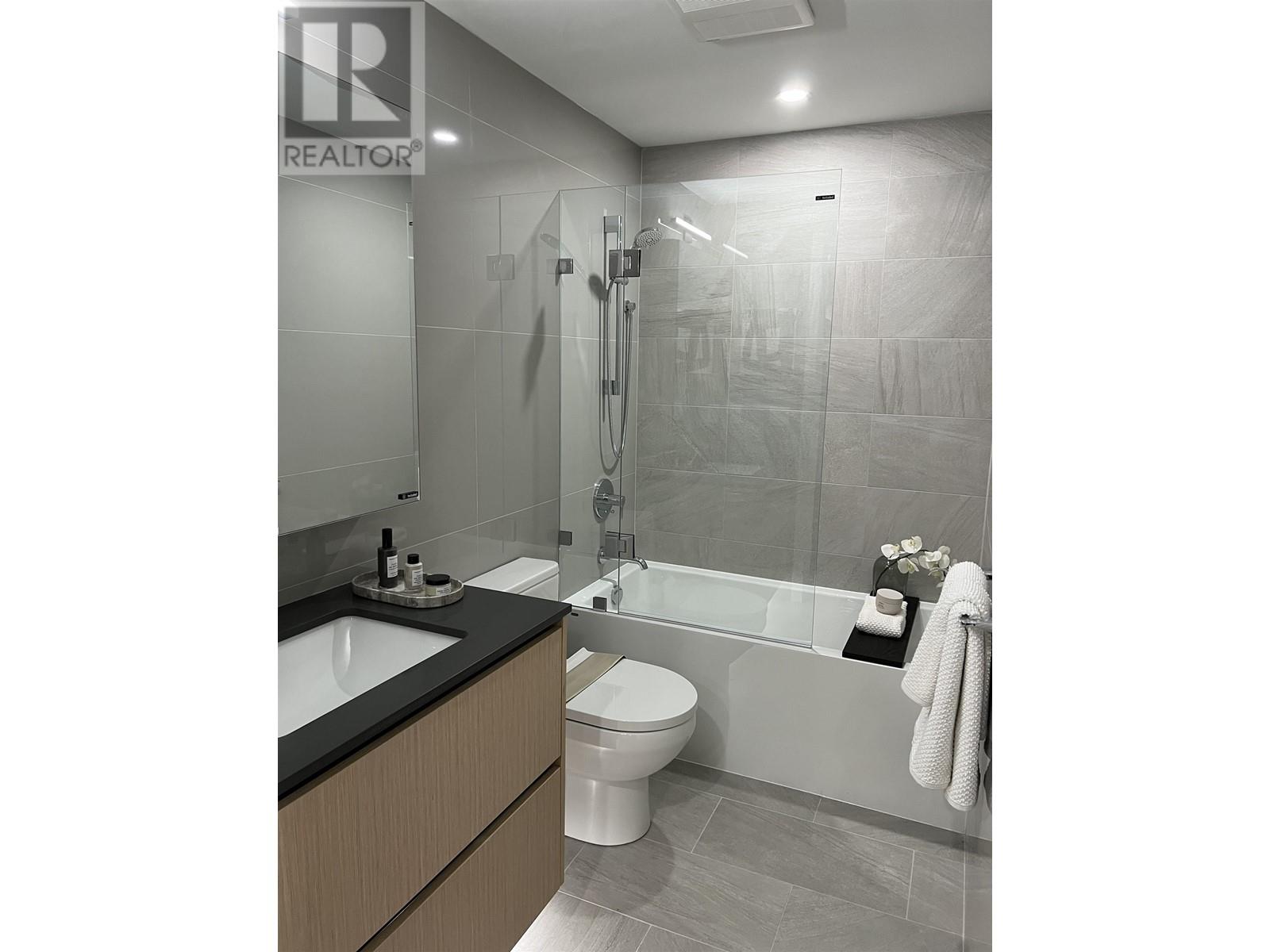 Listing Picture 12 of 29 : 1506 7977 LANSDOWNE AVENUE, Richmond / 烈治文 - 魯藝地產 Yvonne Lu Group - MLS Medallion Club Member