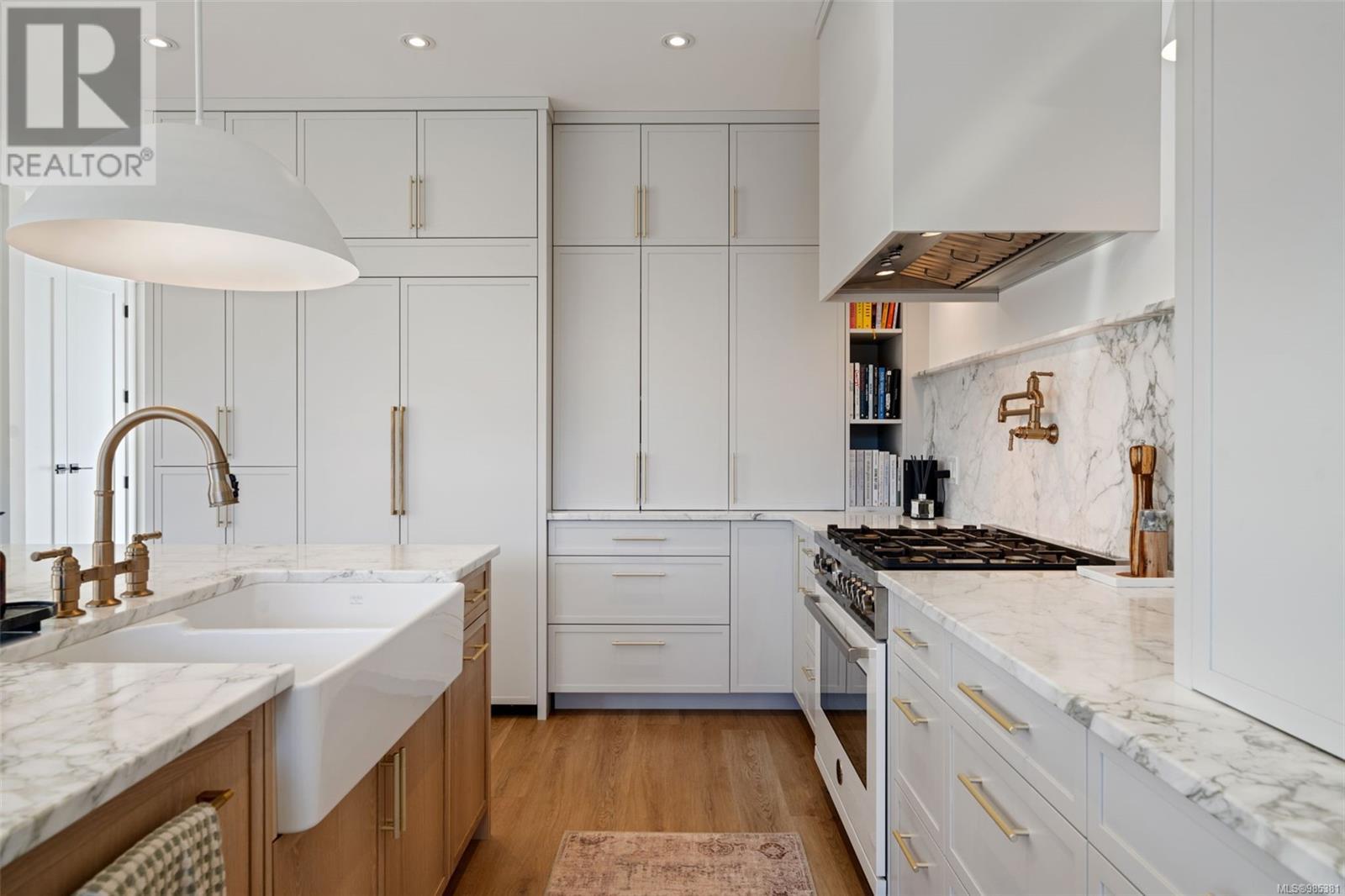 Property at 9386 Lakefront Rise image 3