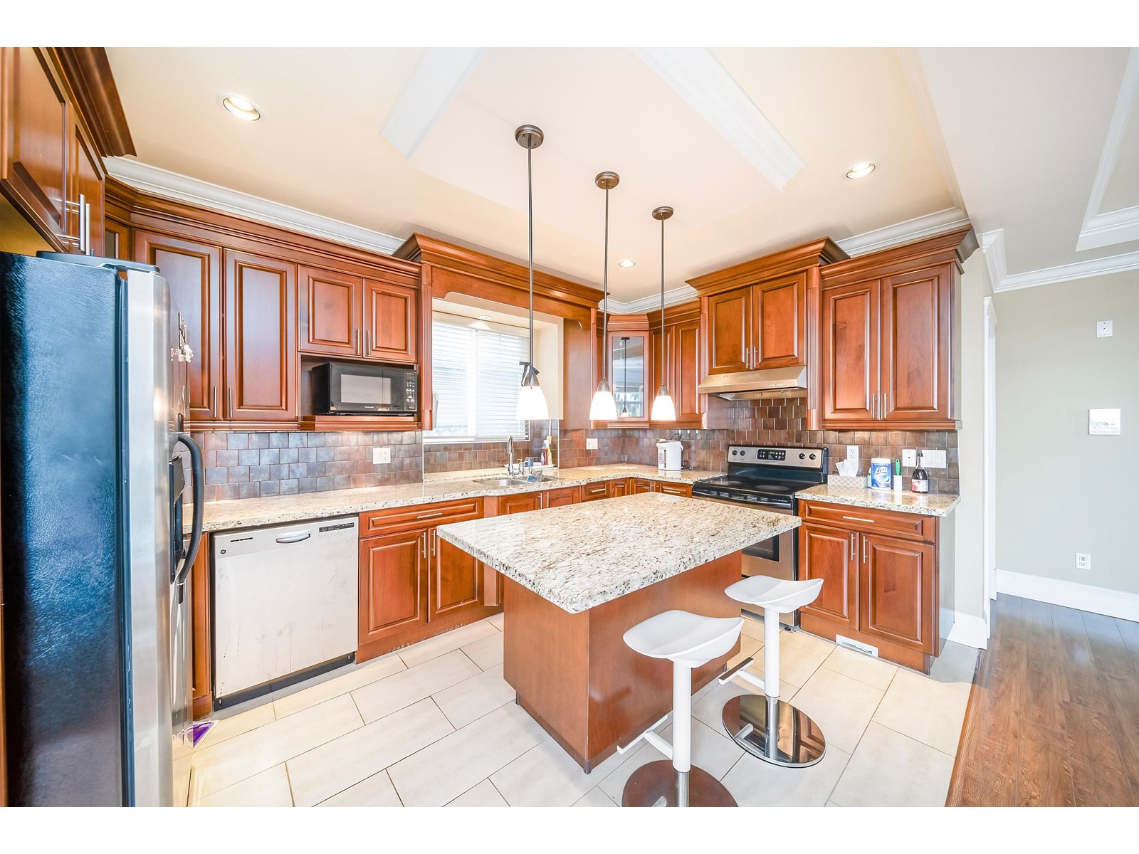 Property at 8873 112 STREET image 3