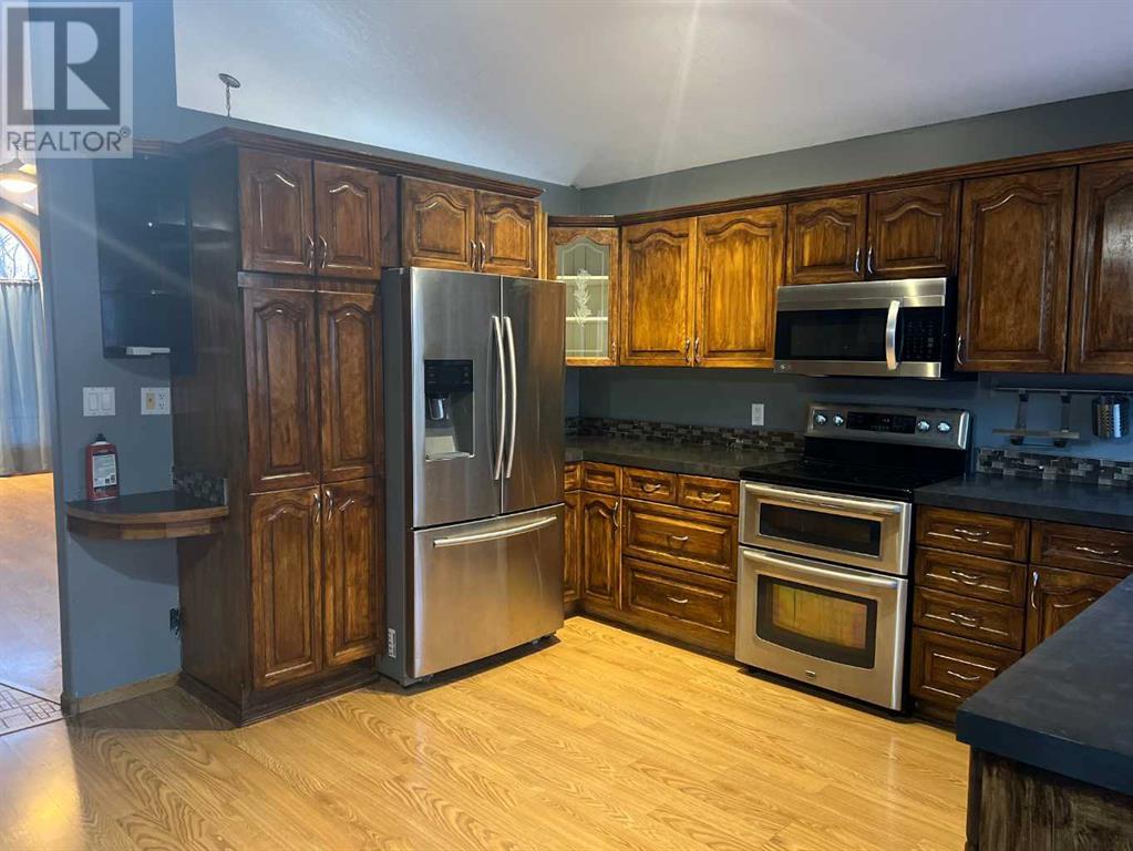 307 8 Avenue, Fox Creek, Alberta  T0H 1P0 - Photo 3 - A2191654