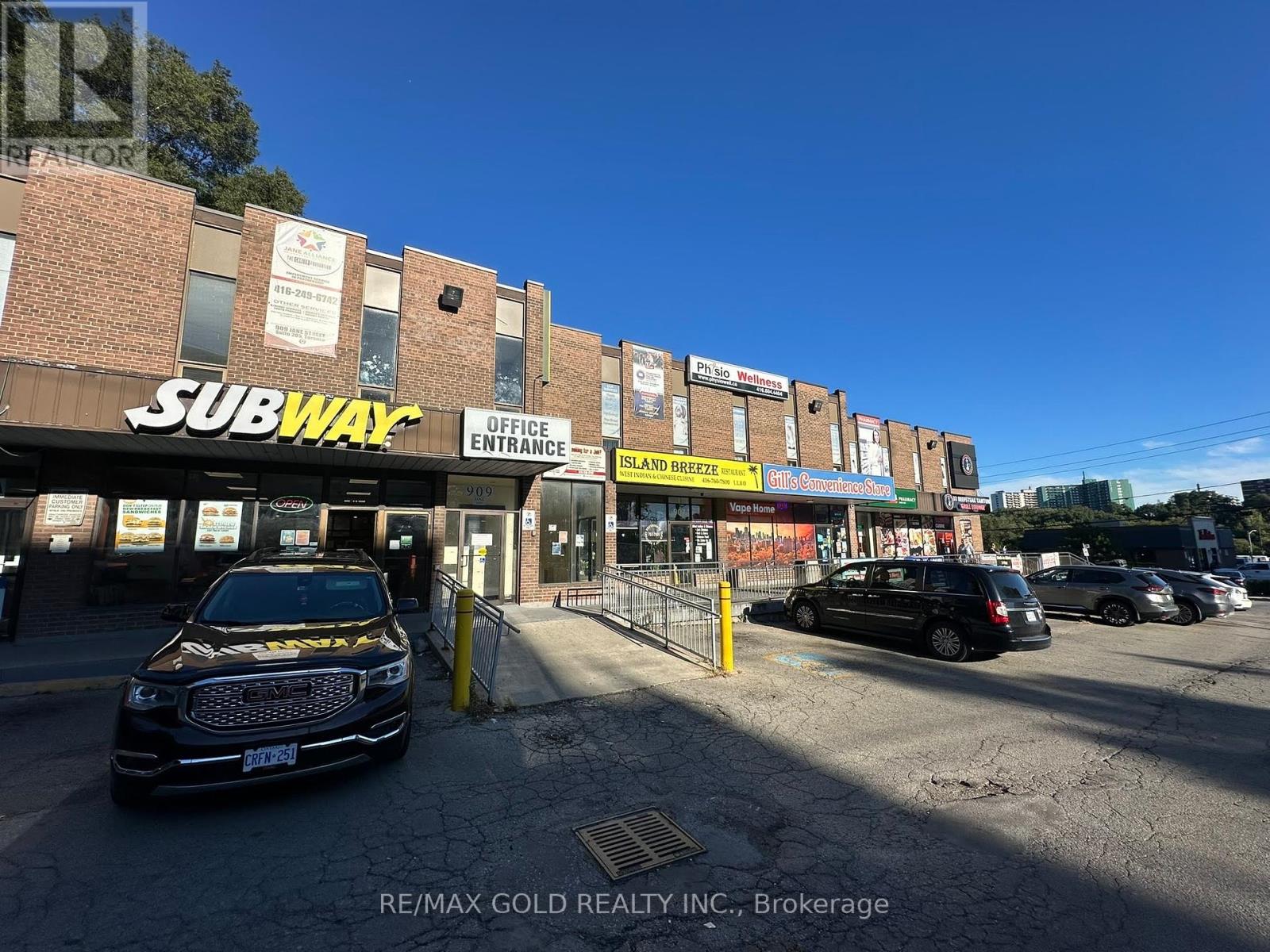 Property at 907 JANE STREET image 1