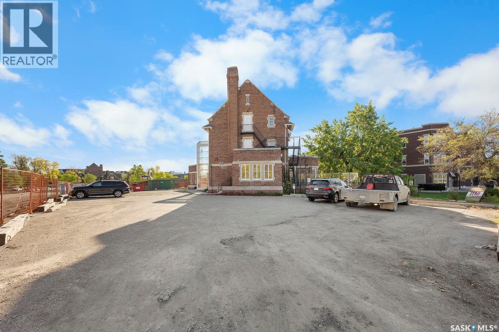 2445 Broad Street, Regina, Saskatchewan  S4P 0C7 - Photo 2 - SK993975